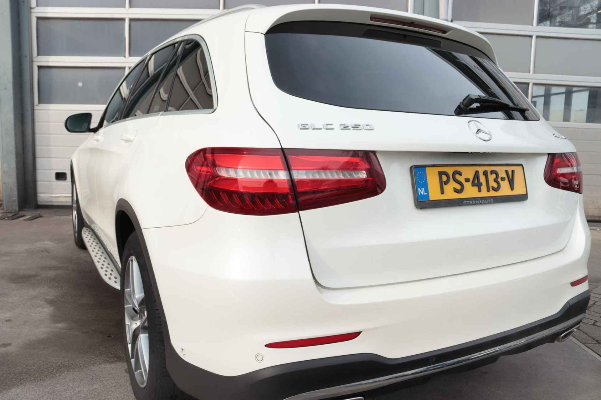 Mercedes-Benz GLC GLC 250 Automaat 4MATIC AMG Line | Premium Pakket | Sfeerverlichting | Stoelverwarming | Parktronic | Camera | Spiegelpakket | Zitcomfortpakket - 25/35