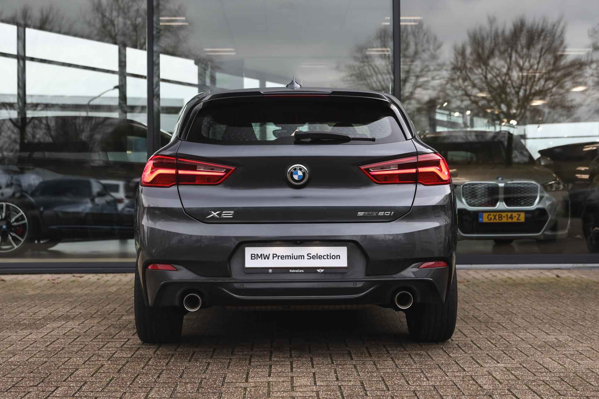 BMW X2 sDrive20i Executive M Sport Automaat / Panoramadak / Trekhaak / Achteruitrijcamera / LED / Park Assistant / Head-Up / M Sportstoelen / Comfort Access - 8/35