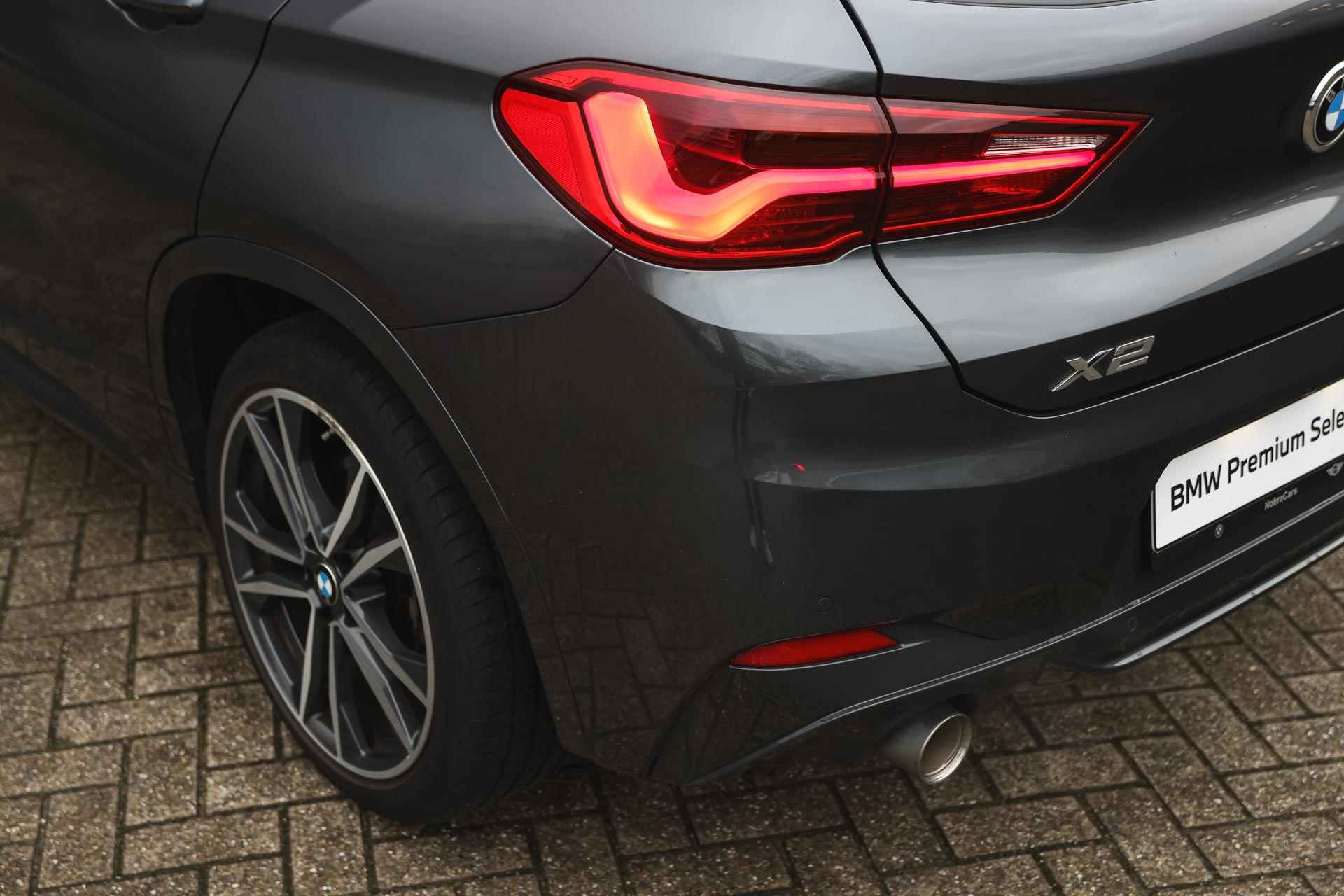 BMW X2 sDrive20i Executive M Sport Automaat / Panoramadak / Trekhaak / Achteruitrijcamera / LED / Park Assistant / Head-Up / M Sportstoelen / Comfort Access - 30/35