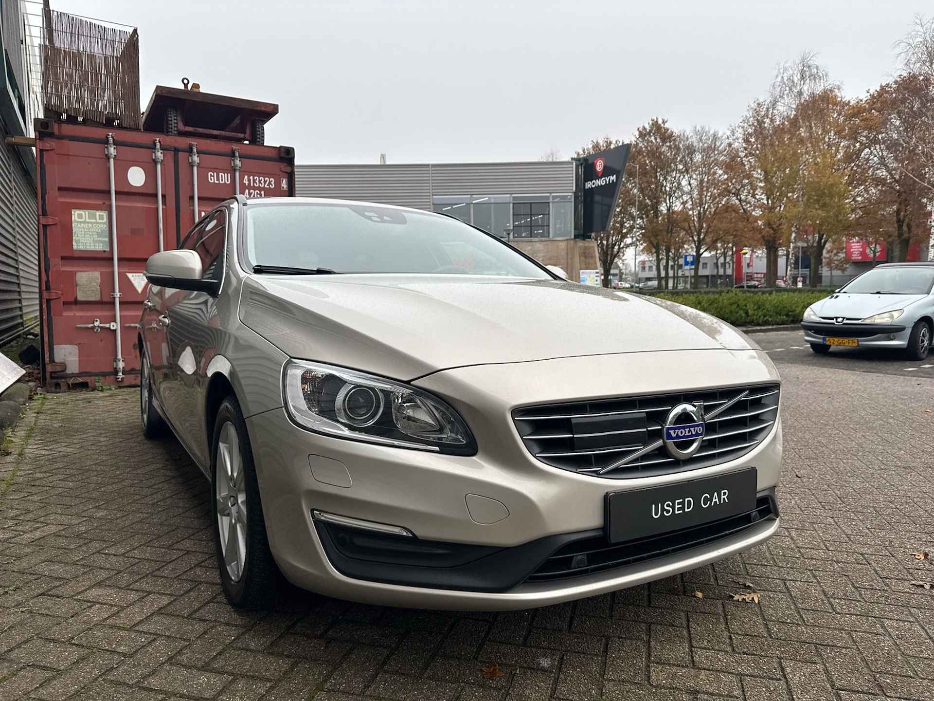 Volvo V60 1.5 T3 Polar+ / Blis / glazen schuif-/kanteldak / Verwarmbaar stuurwiel / - 4/27