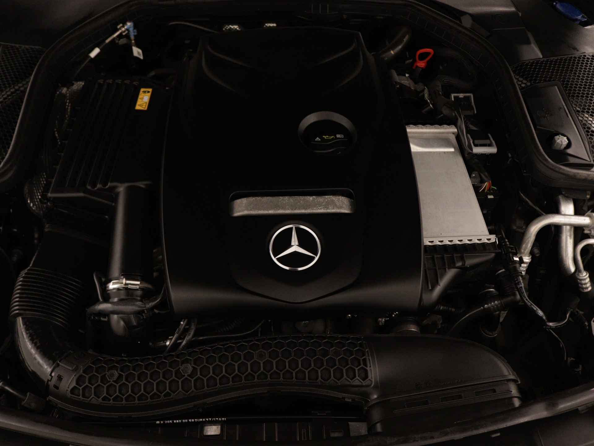 Mercedes-Benz C-Klasse 180 Premium AMG | Panoramadak | AMG Styling | Panamera Grille | Achteruitrijcamera | Leder | Inclusief 24 maanden Mercedes-Benz Certified garantie voor Europa. - 37/40