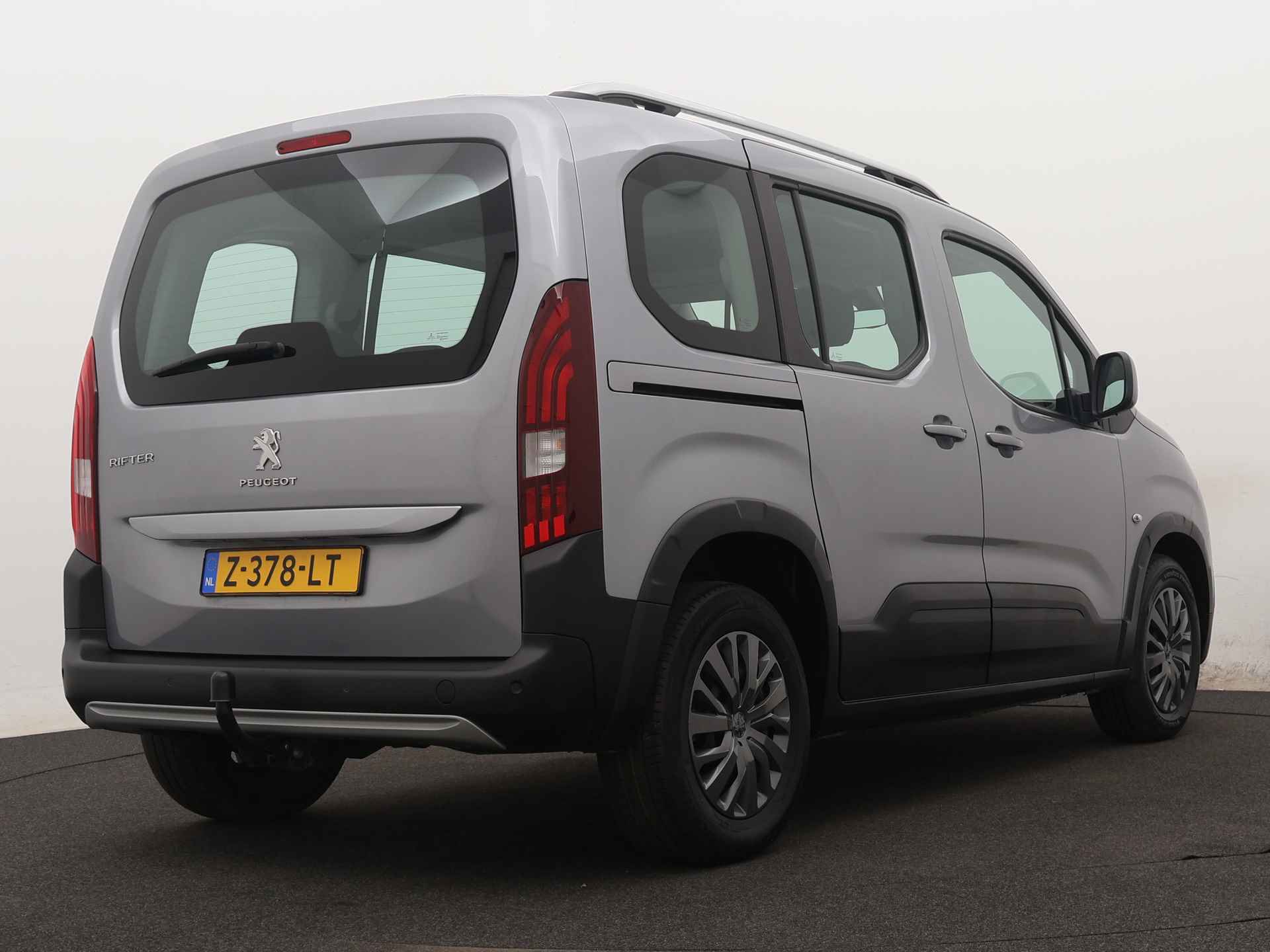 Peugeot Rifter 1.2 Puretech Allure Ingepland voor nieuwe bodemverlaging t.b.v. rolstoelvervoer (Prijs incl. bodemverlaging) - 3/38