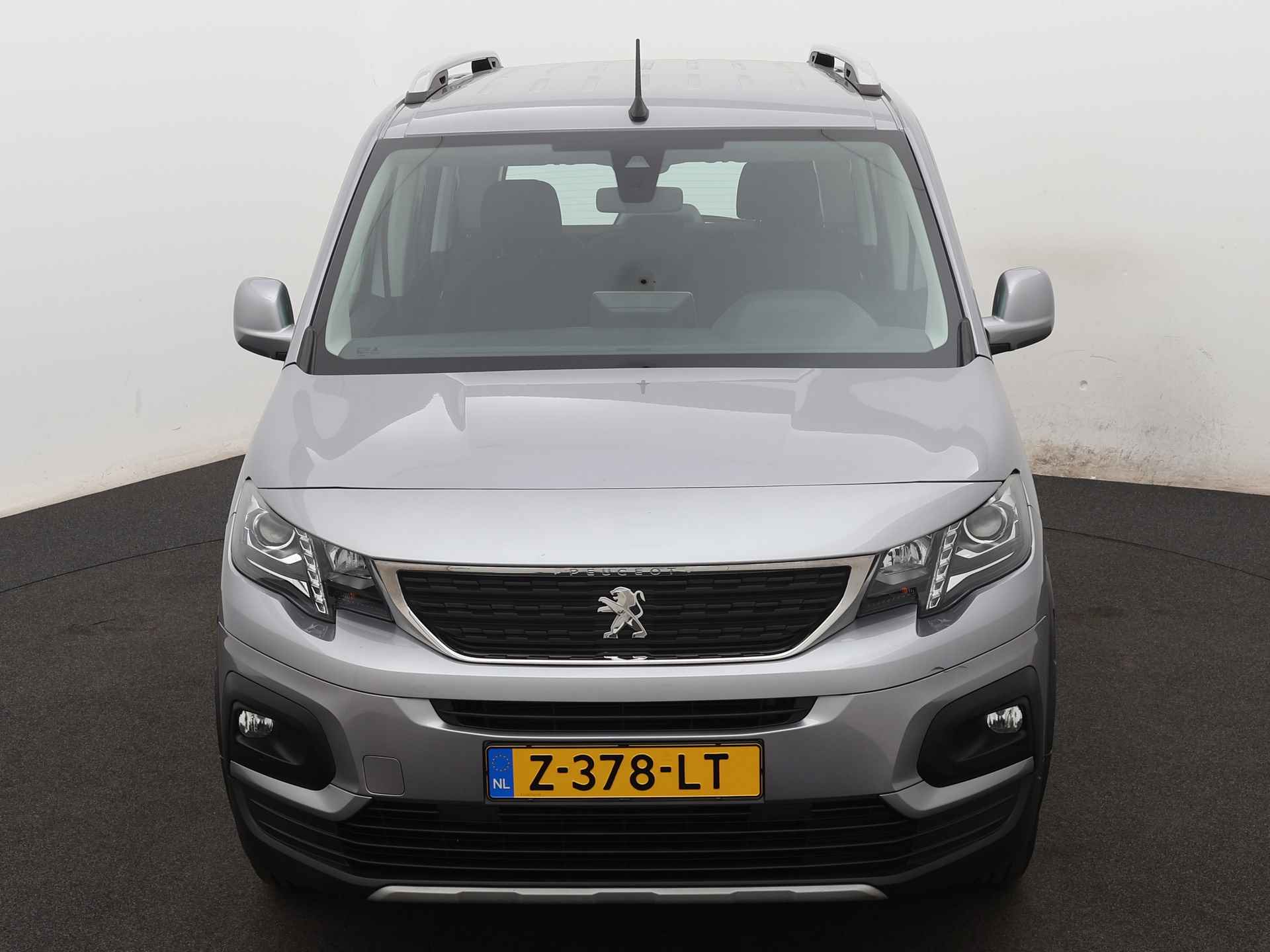 Peugeot Rifter 1.2 Puretech Allure Ingepland voor nieuwe bodemverlaging t.b.v. rolstoelvervoer (Prijs incl. bodemverlaging) - 23/38