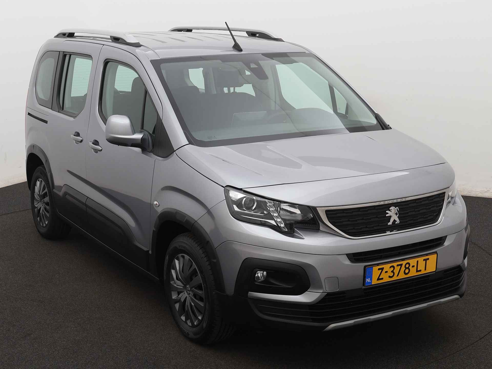 Peugeot Rifter 1.2 Puretech Allure Ingepland voor nieuwe bodemverlaging t.b.v. rolstoelvervoer (Prijs incl. bodemverlaging) - 24/38