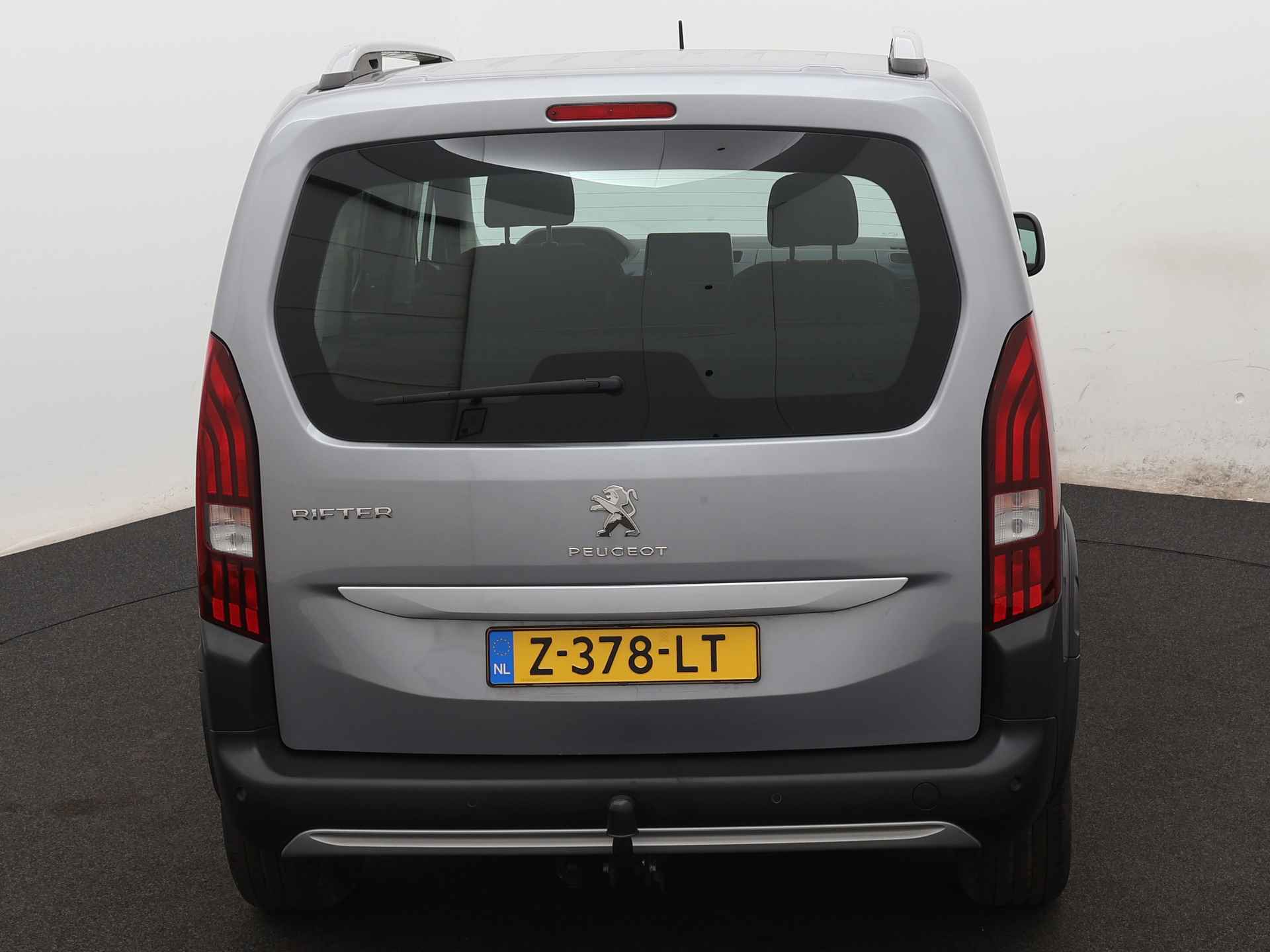 Peugeot Rifter 1.2 Puretech Allure Ingepland voor nieuwe bodemverlaging t.b.v. rolstoelvervoer (Prijs incl. bodemverlaging) - 25/38