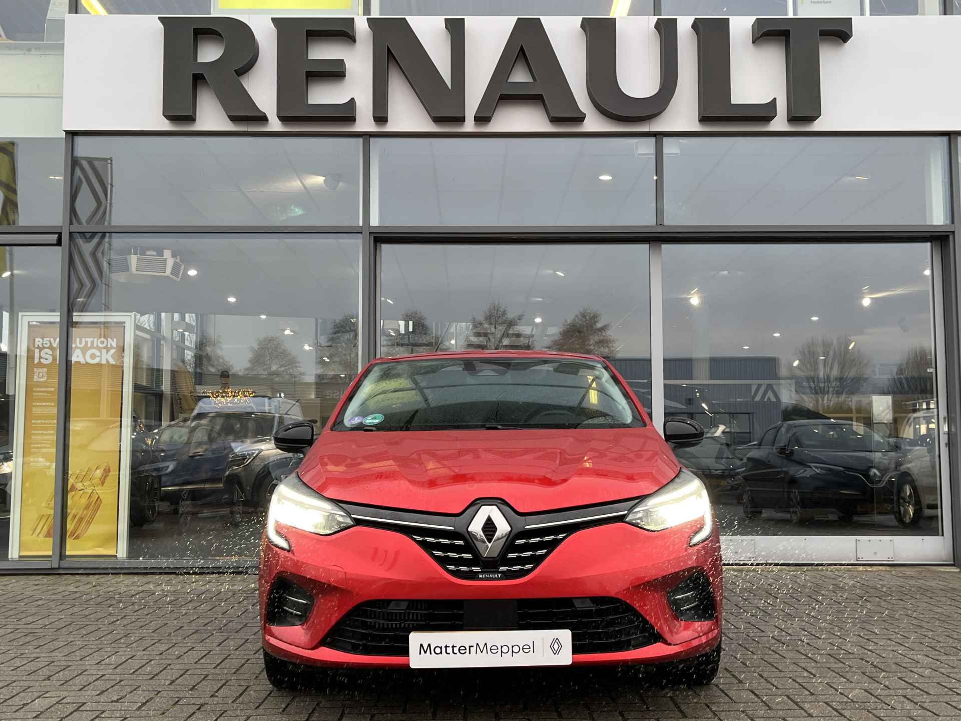 Renault Clio 1.3 TCe 140 Intens EDC AUTOMAAT | Pack Easy Drive Assist | Trekhaak | Stoel + Stuurverwarming | Navigatie | Apple CarPlay/Androi - 3/39