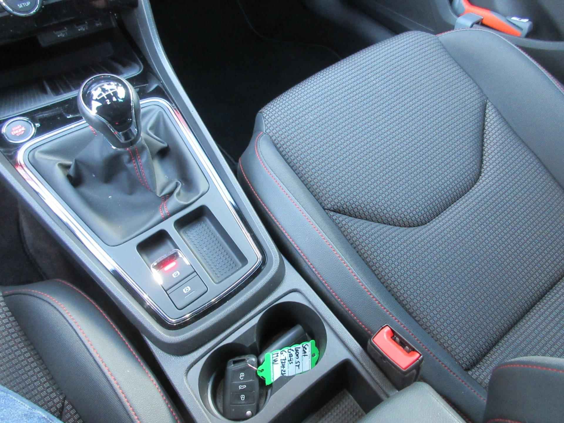 Seat Leon ST 1.5 TSI FR Ultimate Edition / Carplay / Digidash / Trekhaak - 26/28