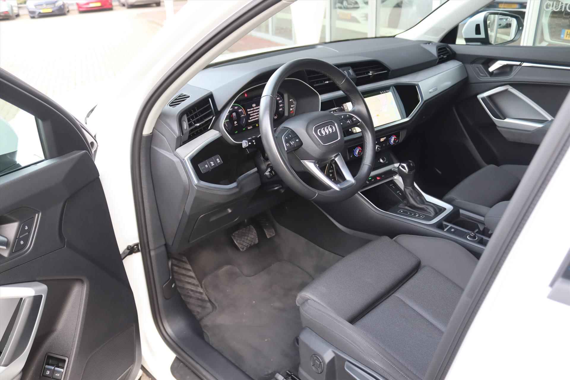 Audi Q3 45TFSIe 245PK PHEV AUTOMAAT BLACK E.D. Navi Carplay | Adapt.Cruise | Virtual Cockpit | Verwarmde stoelen | Electr.Klep | Wit Metallic | - 5/58