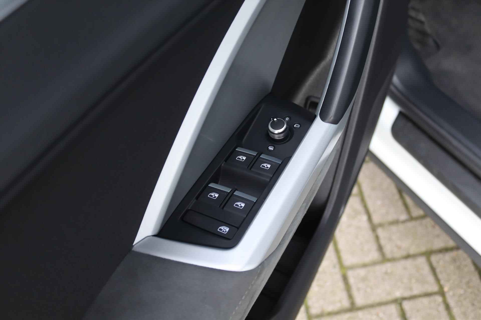 Audi Q3 45TFSIe 245PK PHEV AUTOMAAT BLACK E.D. Navi Carplay | Adapt.Cruise | Virtual Cockpit | Verwarmde stoelen | Electr.Klep | Wit Metallic | - 38/58