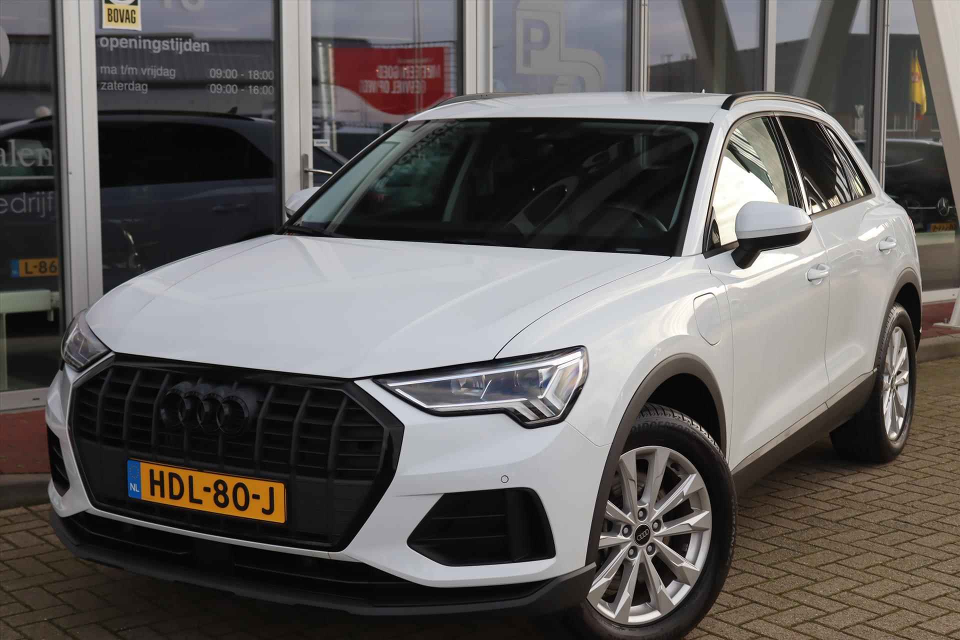 Audi Q3 45TFSIe 245PK PHEV AUTOMAAT BLACK E.D. Navi Carplay | Adapt.Cruise | Virtual Cockpit | Verwarmde stoelen | Electr.Klep | Wit Metallic | - 50/58