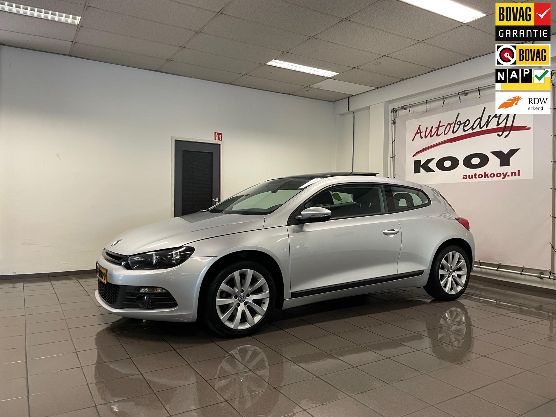 Volkswagen Scirocco 1.4 TSI * NL auto / Panorama kantel dak / Navigatie / Nieuw staat *