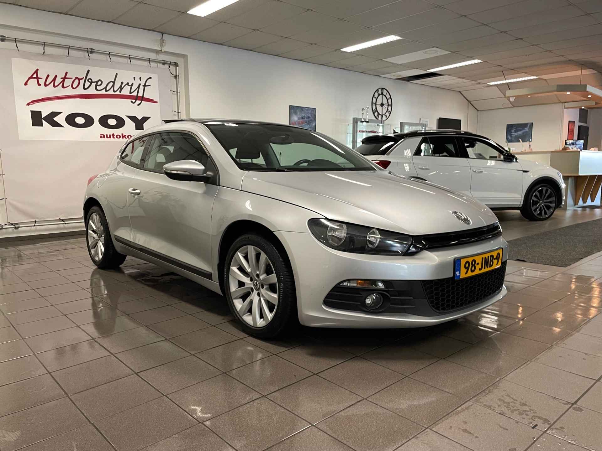 Volkswagen Scirocco 1.4 TSI * NL auto / Panorama kantel dak / Navigatie / Nieuw staat * - 6/24