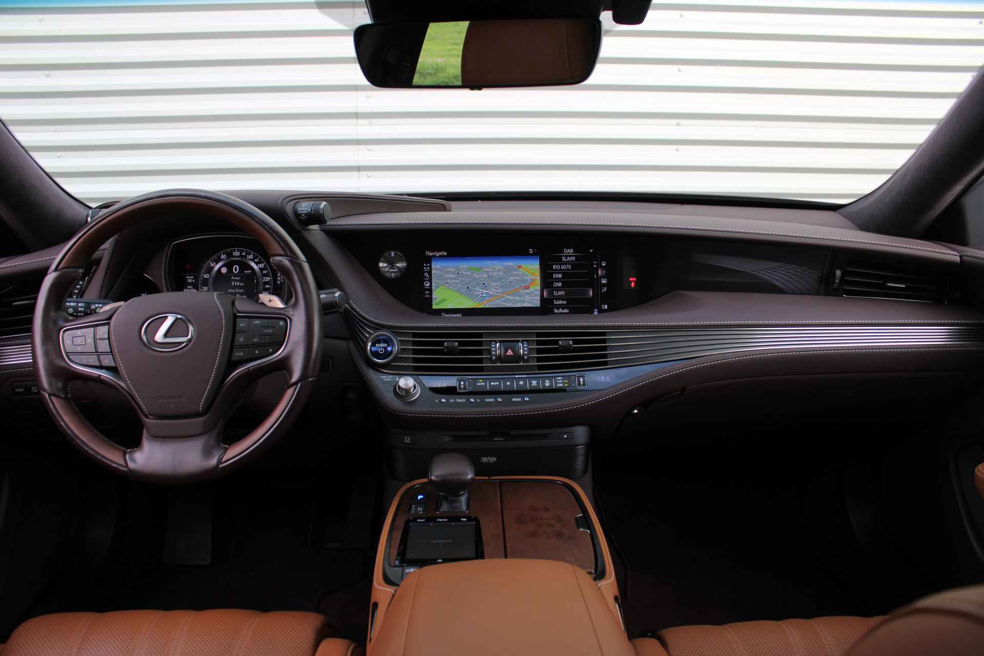 Lexus LS 500h AWD President Line | Full Options | Orig. NL | Uniek | Mark Levinson Audio | Ottoman rear seat | 359PK  | Luxe Leder | 1e eigenaar | - 9/38