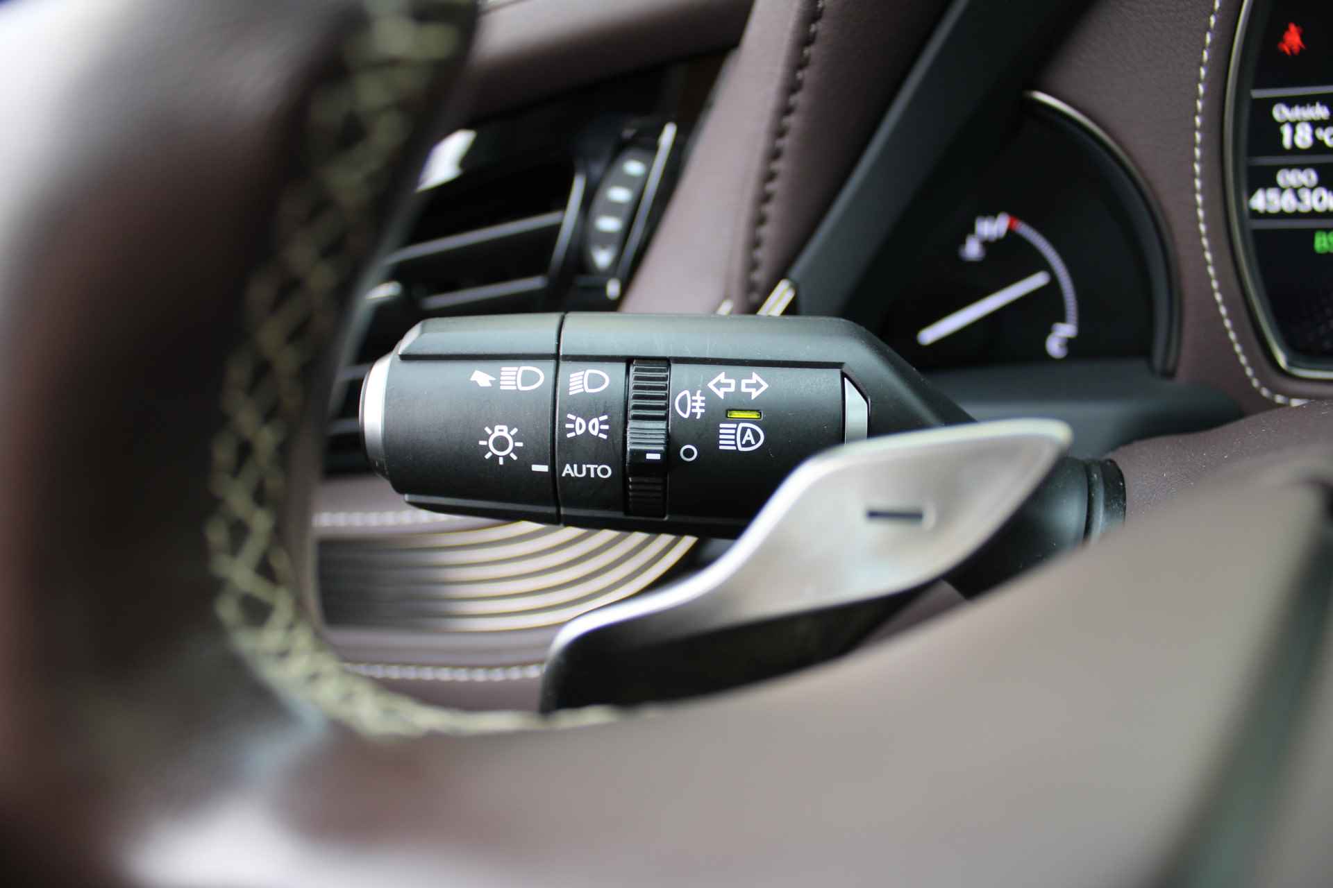 Lexus LS 500h AWD President Line | Full Options | Orig. NL | Uniek | Mark Levinson Audio | Ottoman rear seat | 359PK  | Luxe Leder | 1e eigenaar | - 12/38
