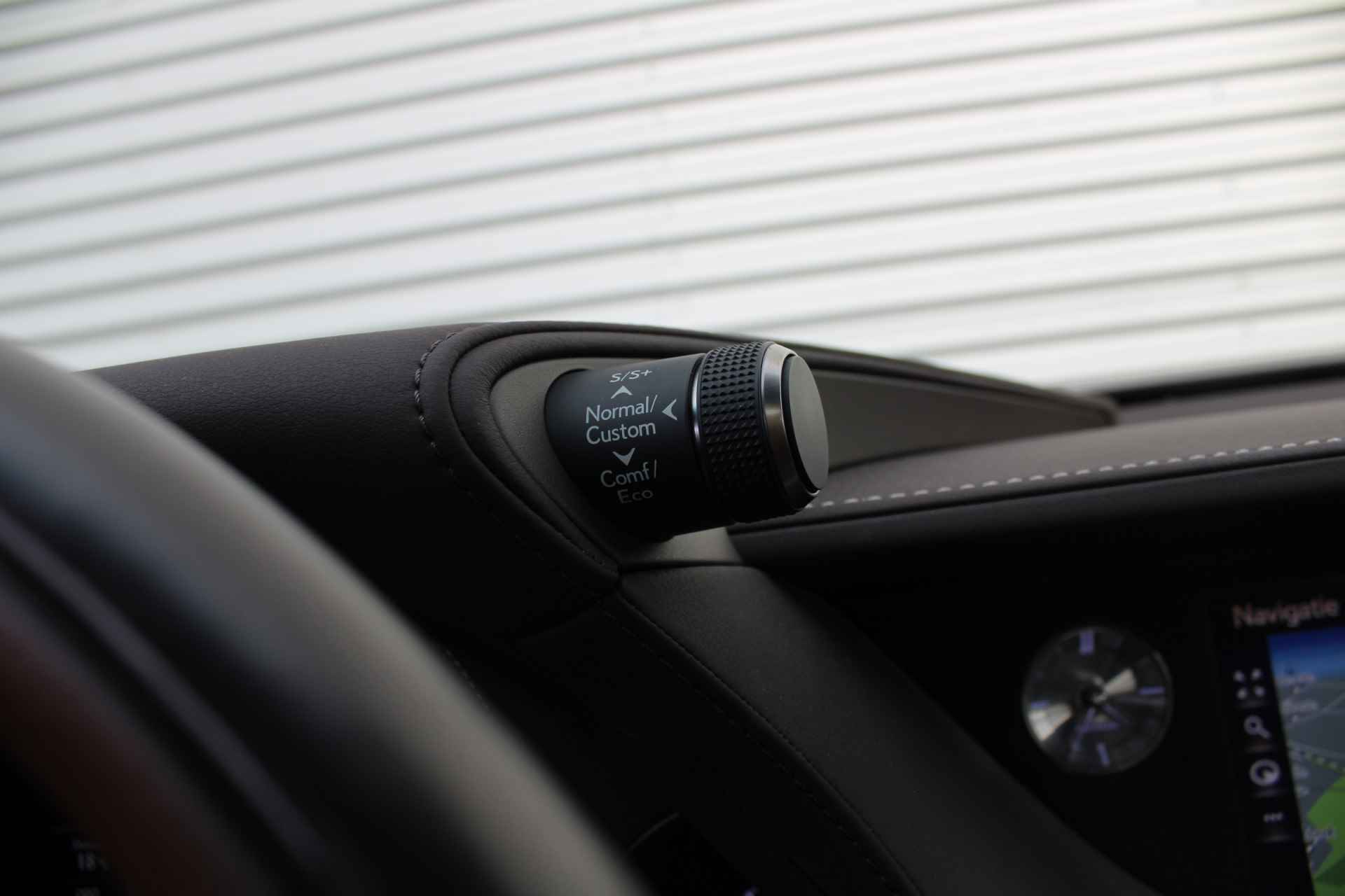 Lexus LS 500h AWD President Line | Full Options | Orig. NL | Uniek | Mark Levinson Audio | Ottoman rear seat | 359PK  | Luxe Leder | 1e eigenaar | - 19/38