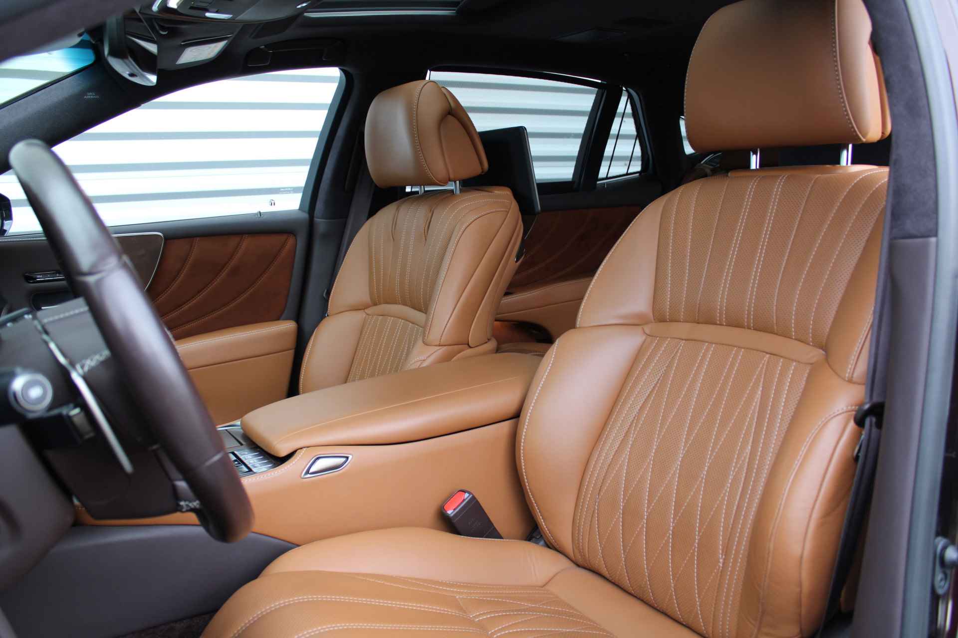 Lexus LS 500h AWD President Line | Full Options | Orig. NL | Uniek | Mark Levinson Audio | Ottoman rear seat | 359PK  | Luxe Leder | 1e eigenaar | - 33/38