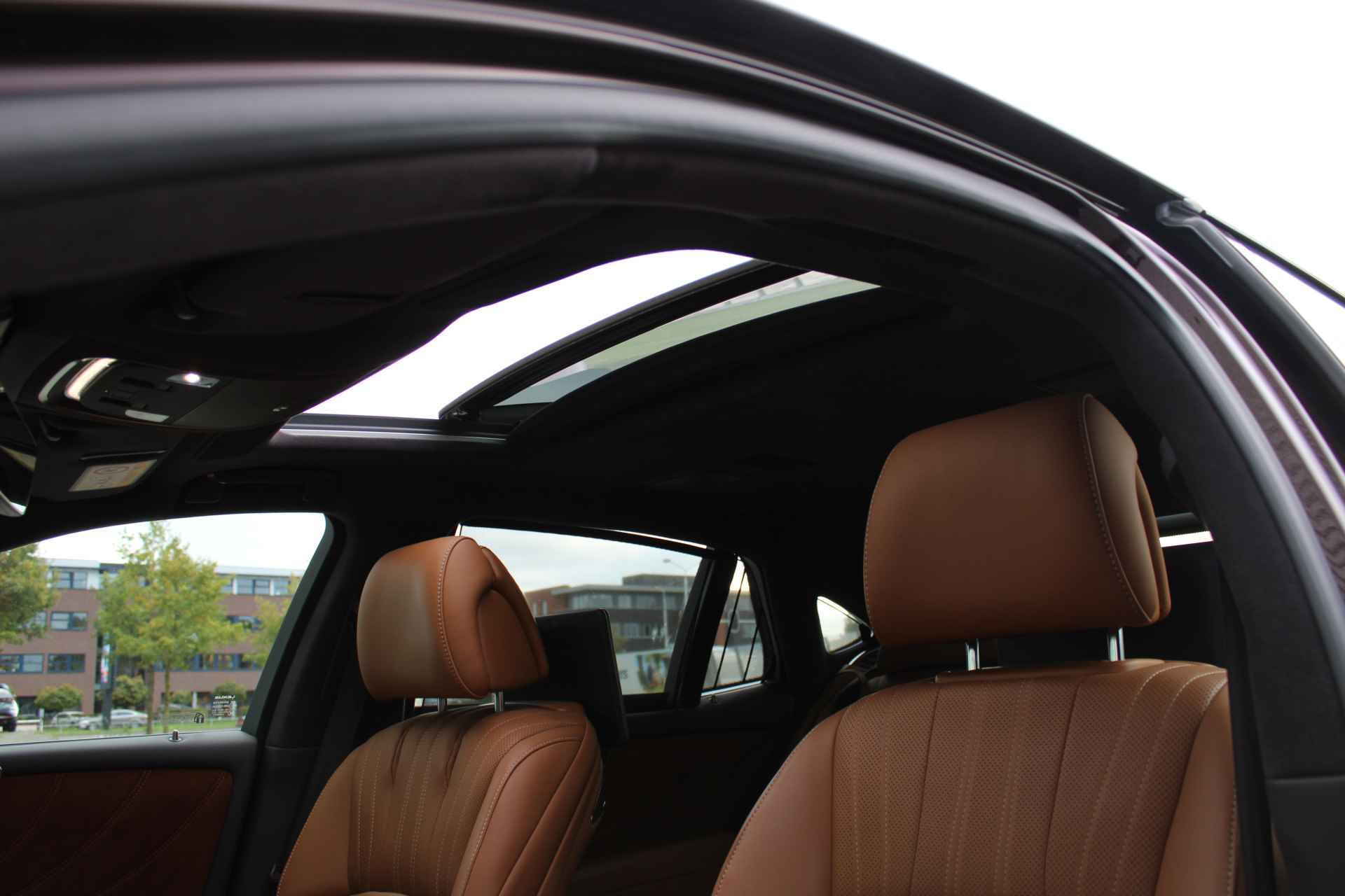 Lexus LS 500h AWD President Line | Full Options | Orig. NL | Uniek | Mark Levinson Audio | Ottoman rear seat | 359PK  | Luxe Leder | 1e eigenaar | - 34/38