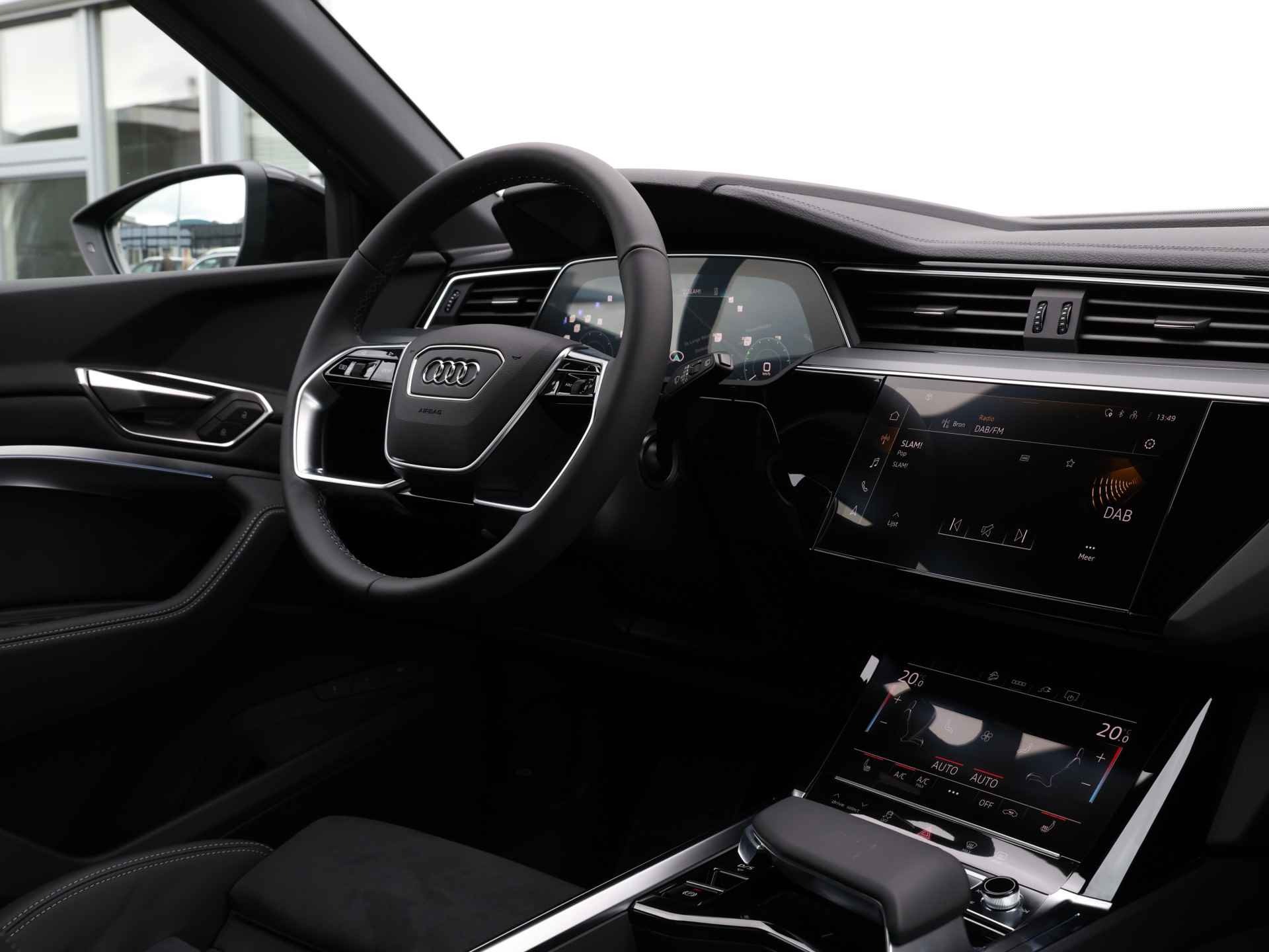 Audi Q8 e-tron 55 Quattro Advanced Edition Plus 115 kWh/408pk | Nu met 7.700,- | Optiekpakket zwart plus | Rood gespoten remzadels 18" | Sportstoelen | - 7/50