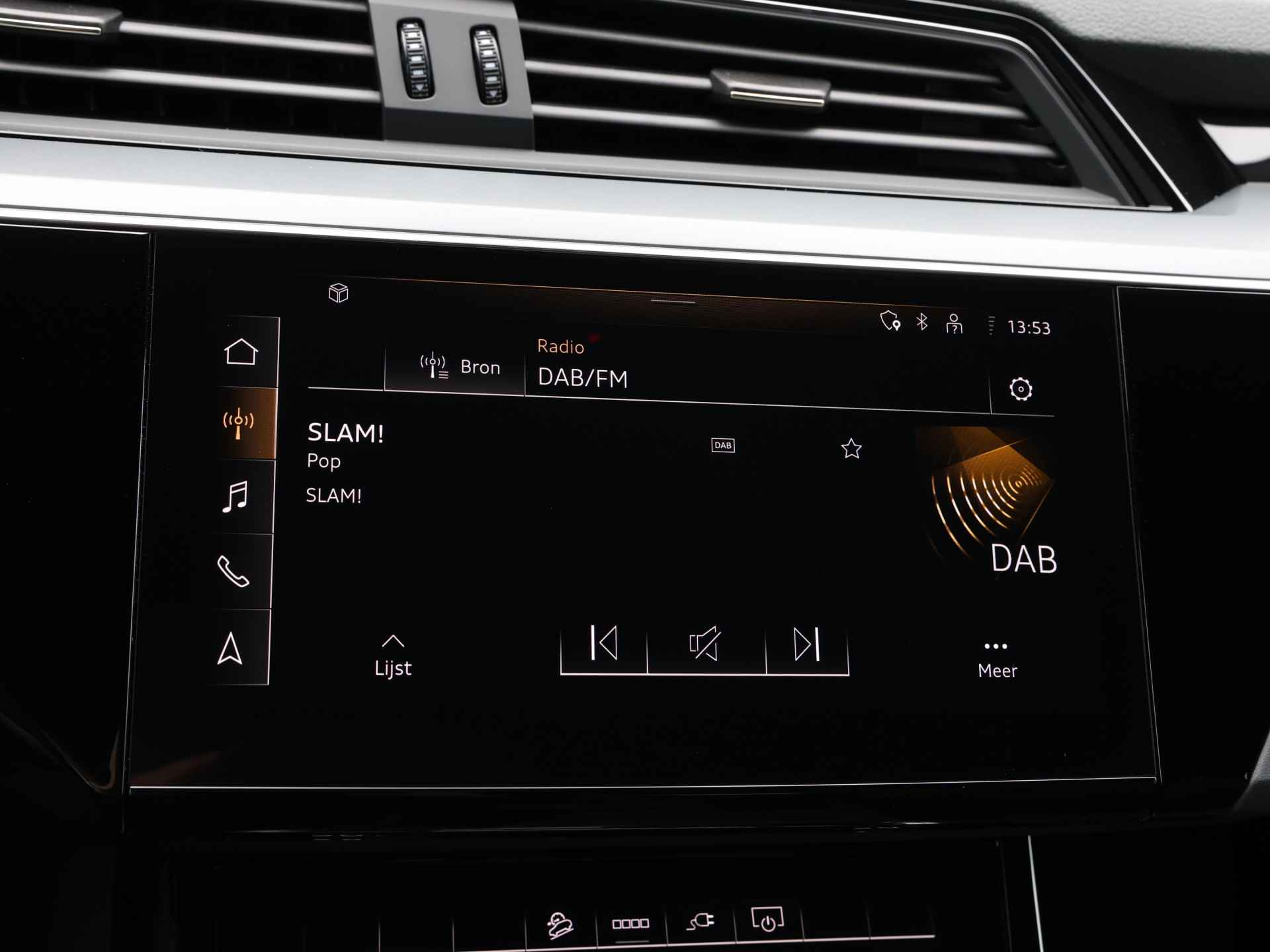 Audi Q8 e-tron 55 Quattro Advanced Edition Plus 115 kWh/408pk | Nu met 7.700,- | Optiekpakket zwart plus | Rood gespoten remzadels 18" | Sportstoelen | - 30/50