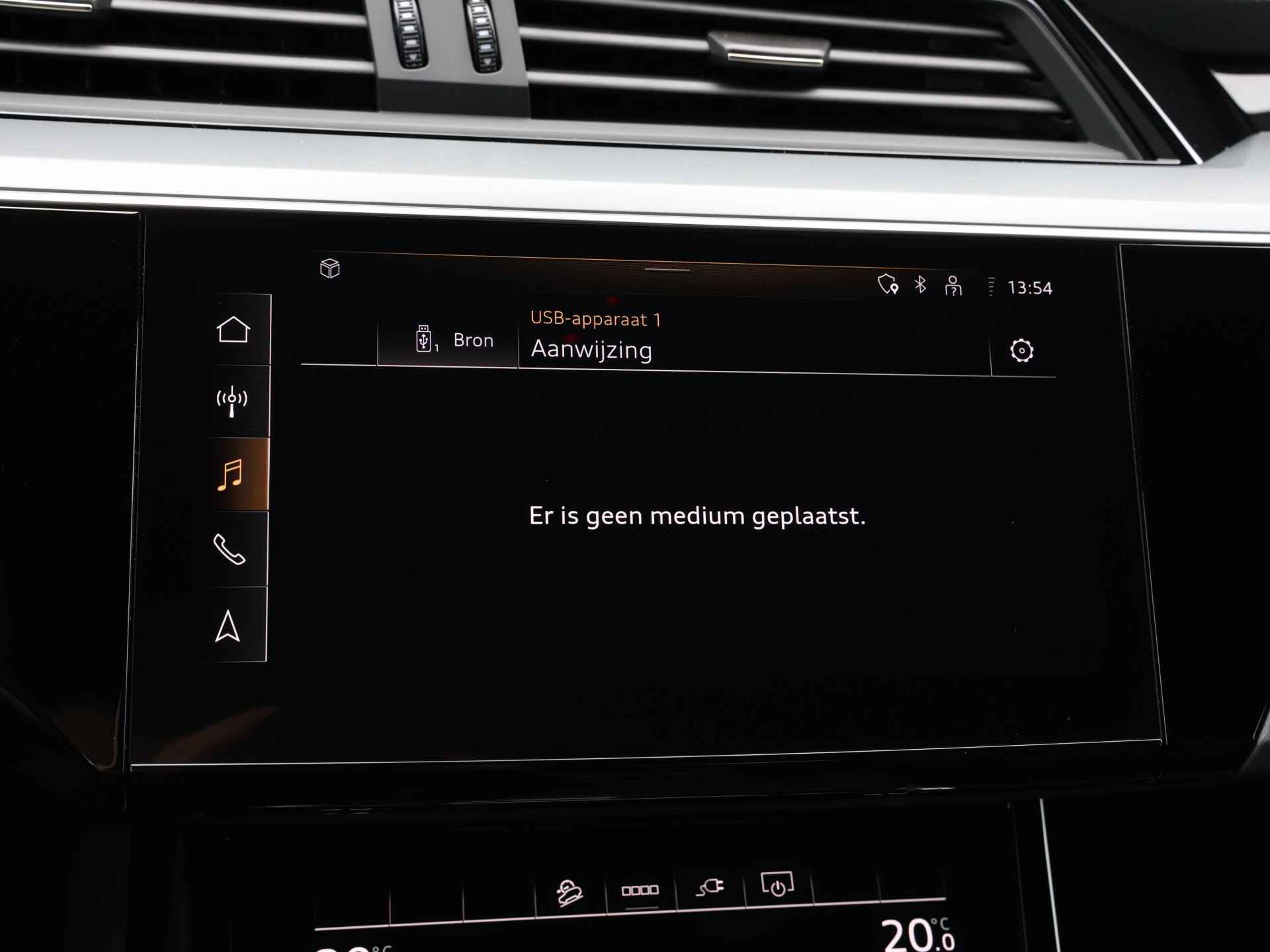 Audi Q8 e-tron 55 Quattro Advanced Edition Plus 115 kWh/408pk | Nu met 7.700,- | Optiekpakket zwart plus | Rood gespoten remzadels 18" | Sportstoelen | - 32/50