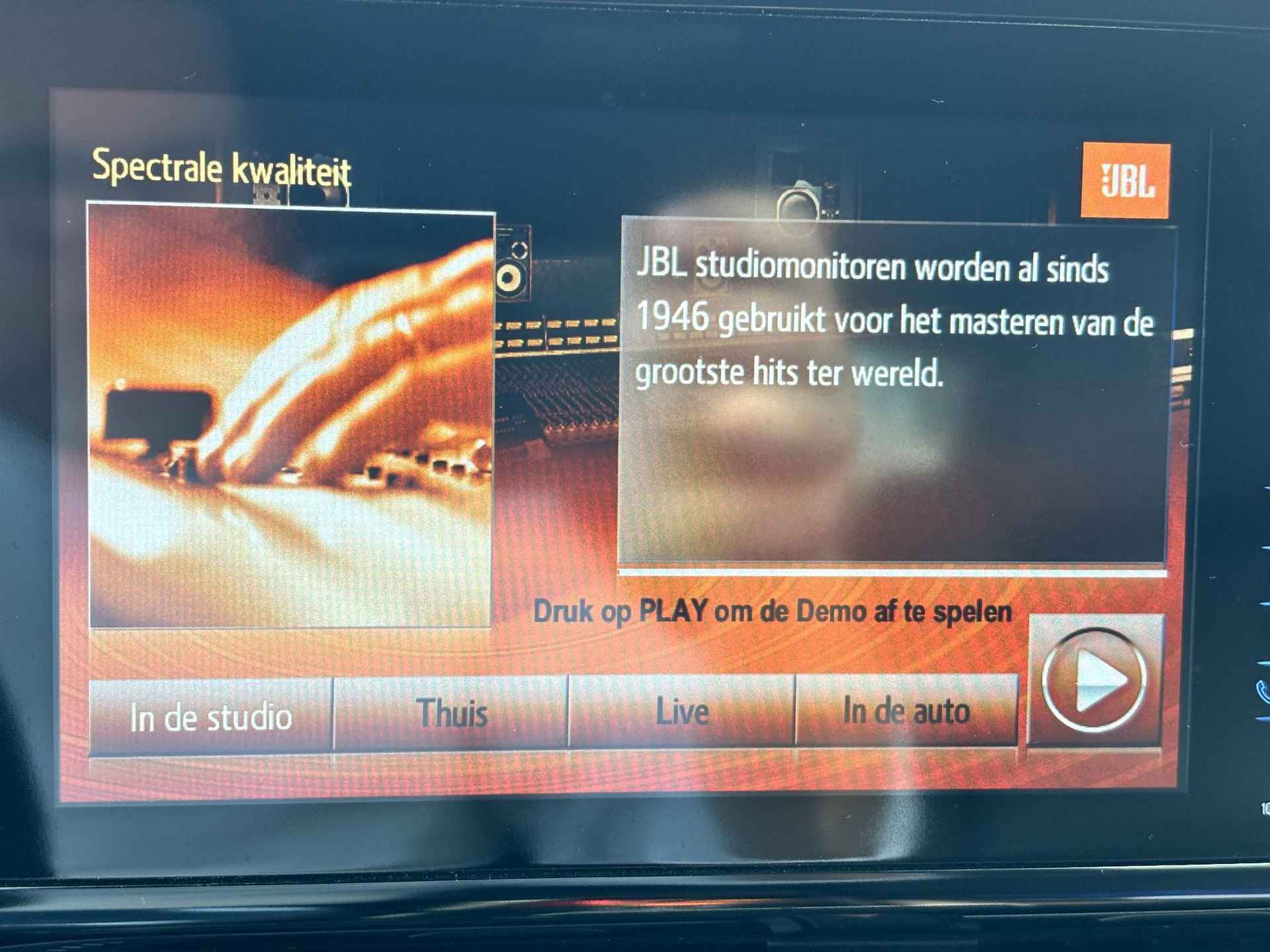 Toyota C-HR 1.8 Hybrid Executive, Trekhaak, JBL audio, BSM, Stoelverwarming, Chroomlijsten! - 24/42