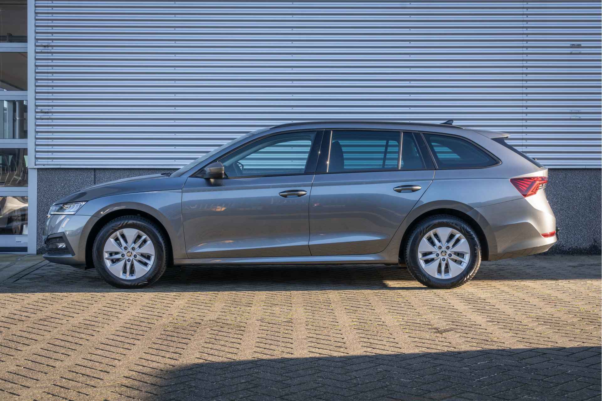 Škoda Octavia Combi 1.0 TSI Business Edition - 7/42