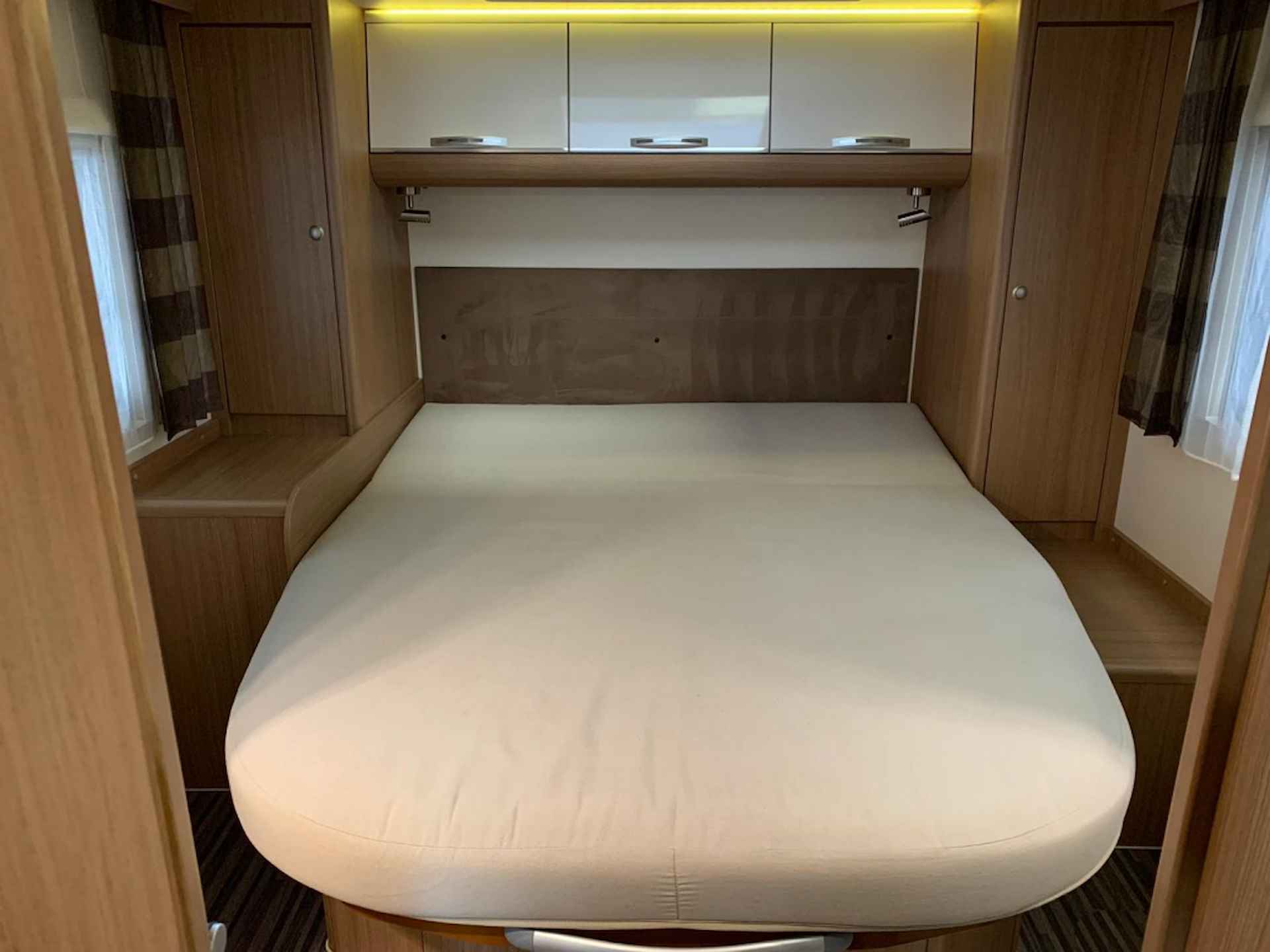 Sun living LIDO S 45 SC autom. Queens bed. - 18/31