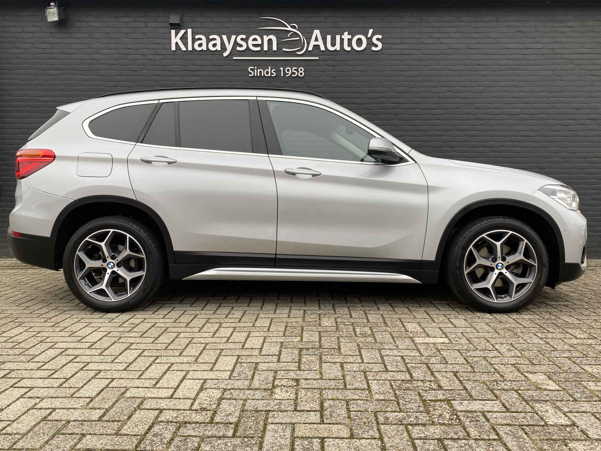 BMW X1 sDrive18i 140 pk Executive Edition AUT. | 1e eigenaar | navigatie | bruin leder interieur | trekhaak | lichtmetalen velgen 18'' - 5/46