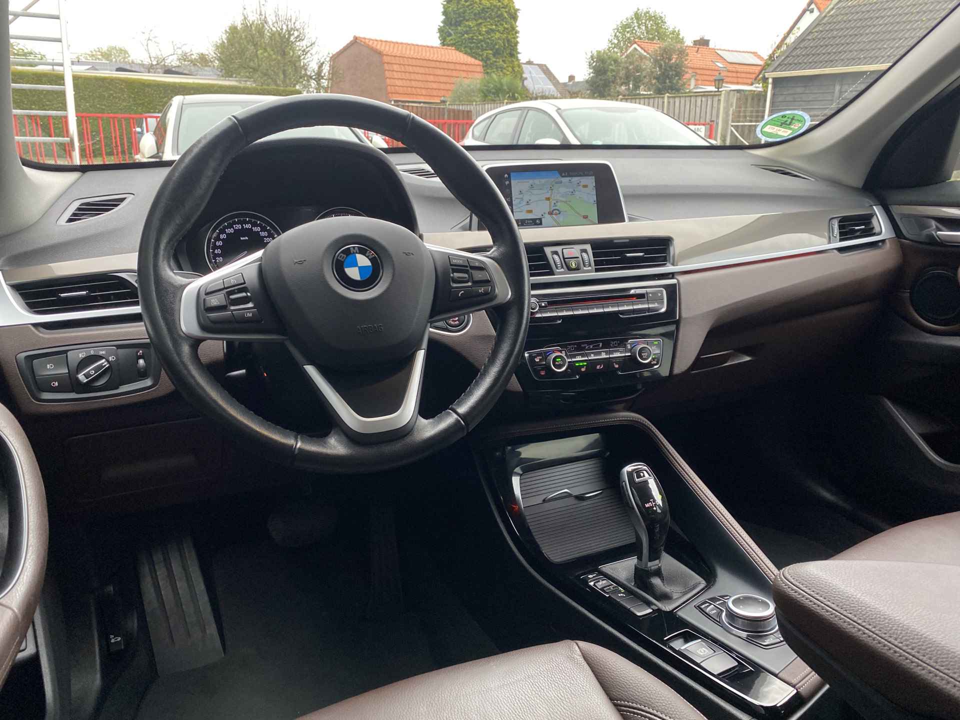 BMW X1 sDrive18i 140 pk Executive Edition AUT. | 1e eigenaar | navigatie | bruin leder interieur | trekhaak | lichtmetalen velgen 18'' - 19/46