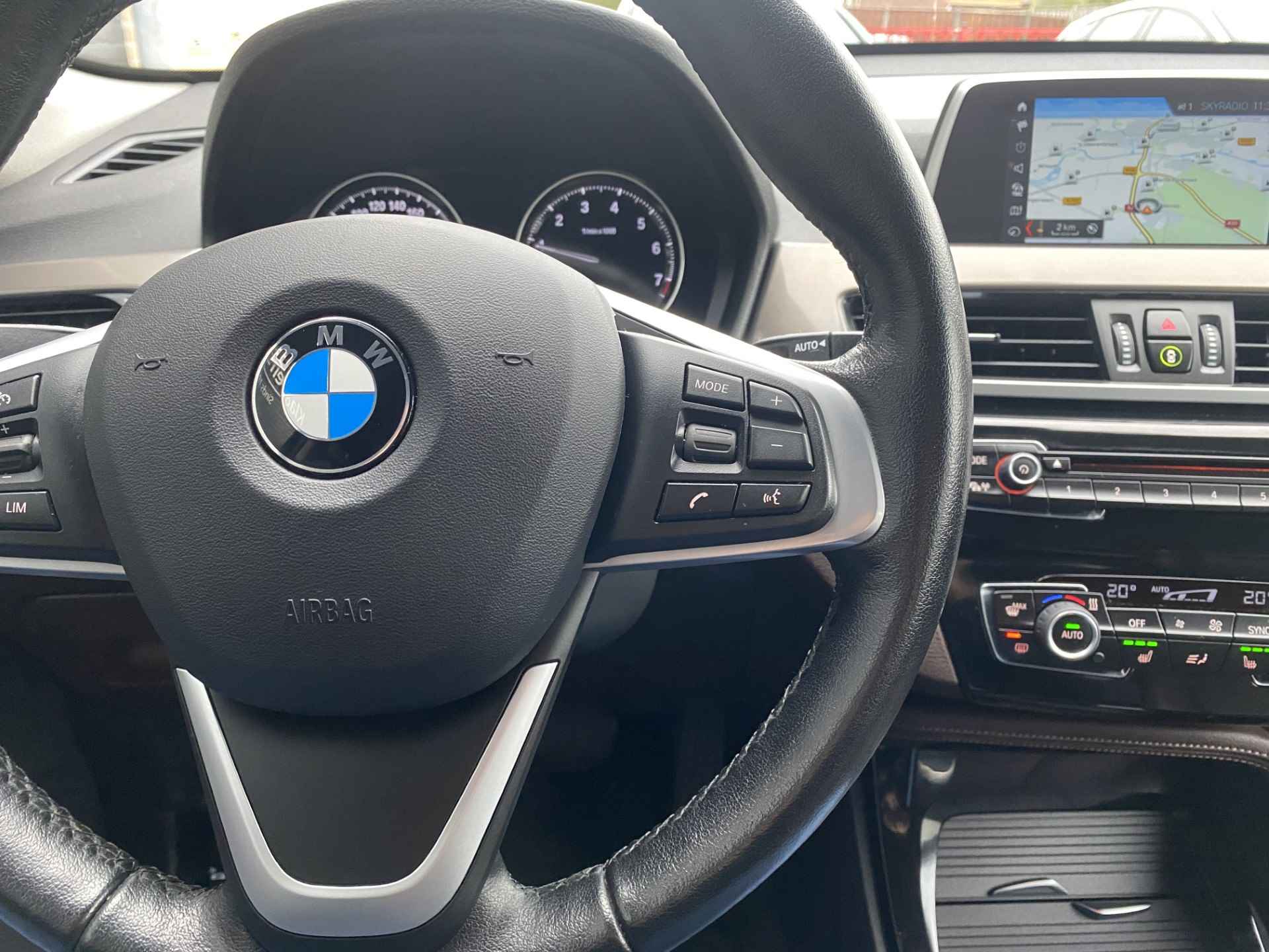 BMW X1 sDrive18i 140 pk Executive Edition AUT. | 1e eigenaar | navigatie | bruin leder interieur | trekhaak | lichtmetalen velgen 18'' - 39/46