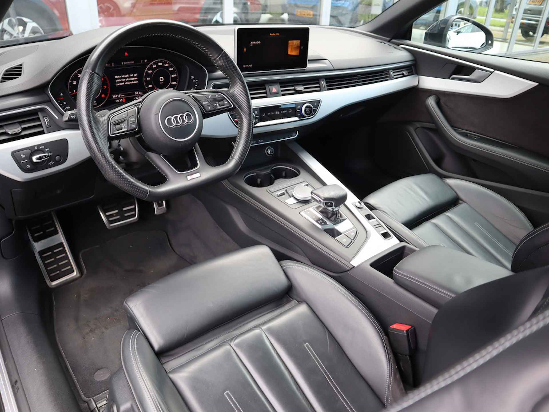 Audi A5 Cabriolet 2.0 TFSI 190PK DSG Launch Edition / Leer /Stoelverwarming /Trekh - 9/43