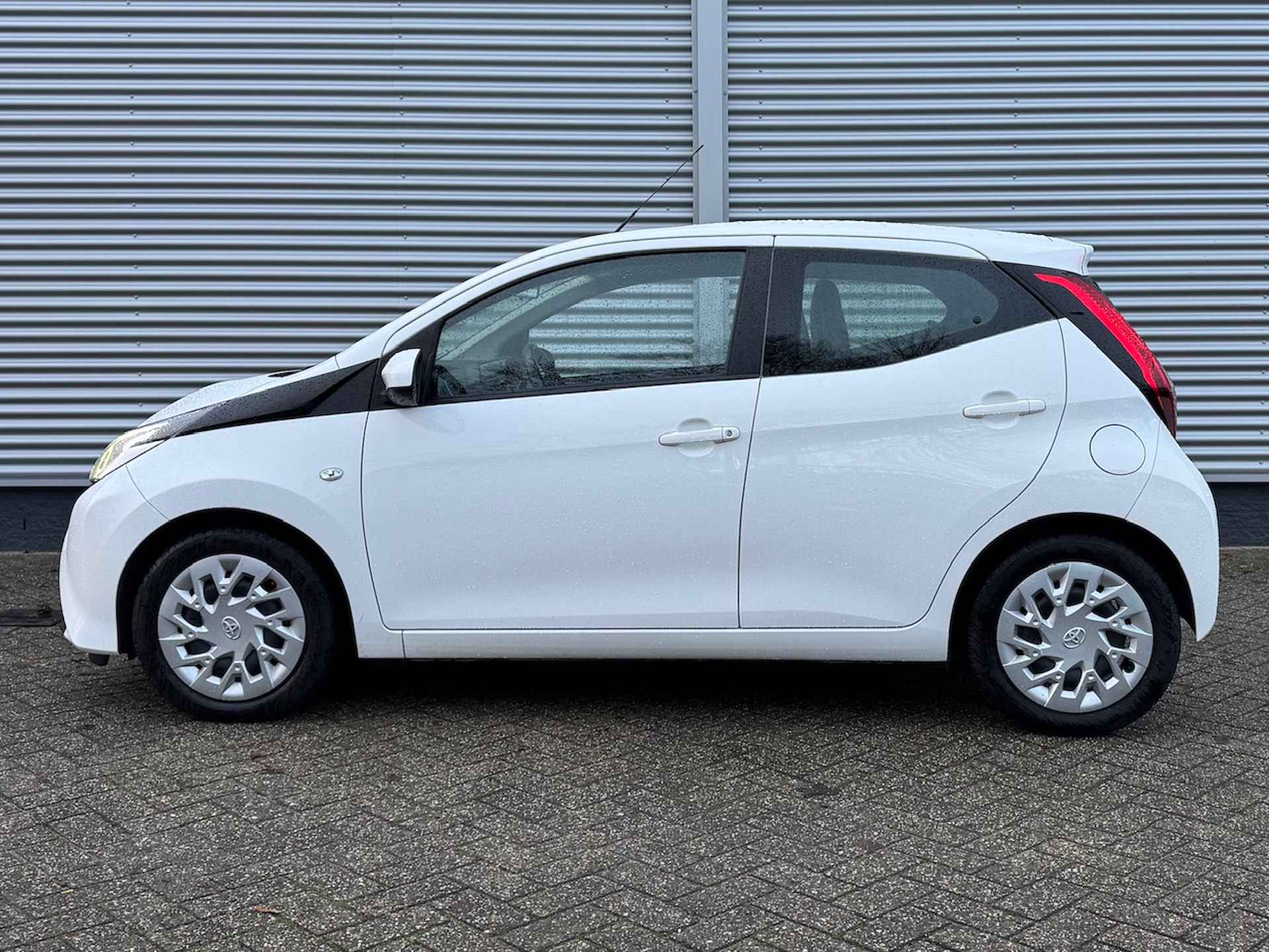 TOYOTA Aygo 1.0 VVT-i 72pk 5D x-play | Airco | Apple Carplay/Android Auto | Camera | - 2/40