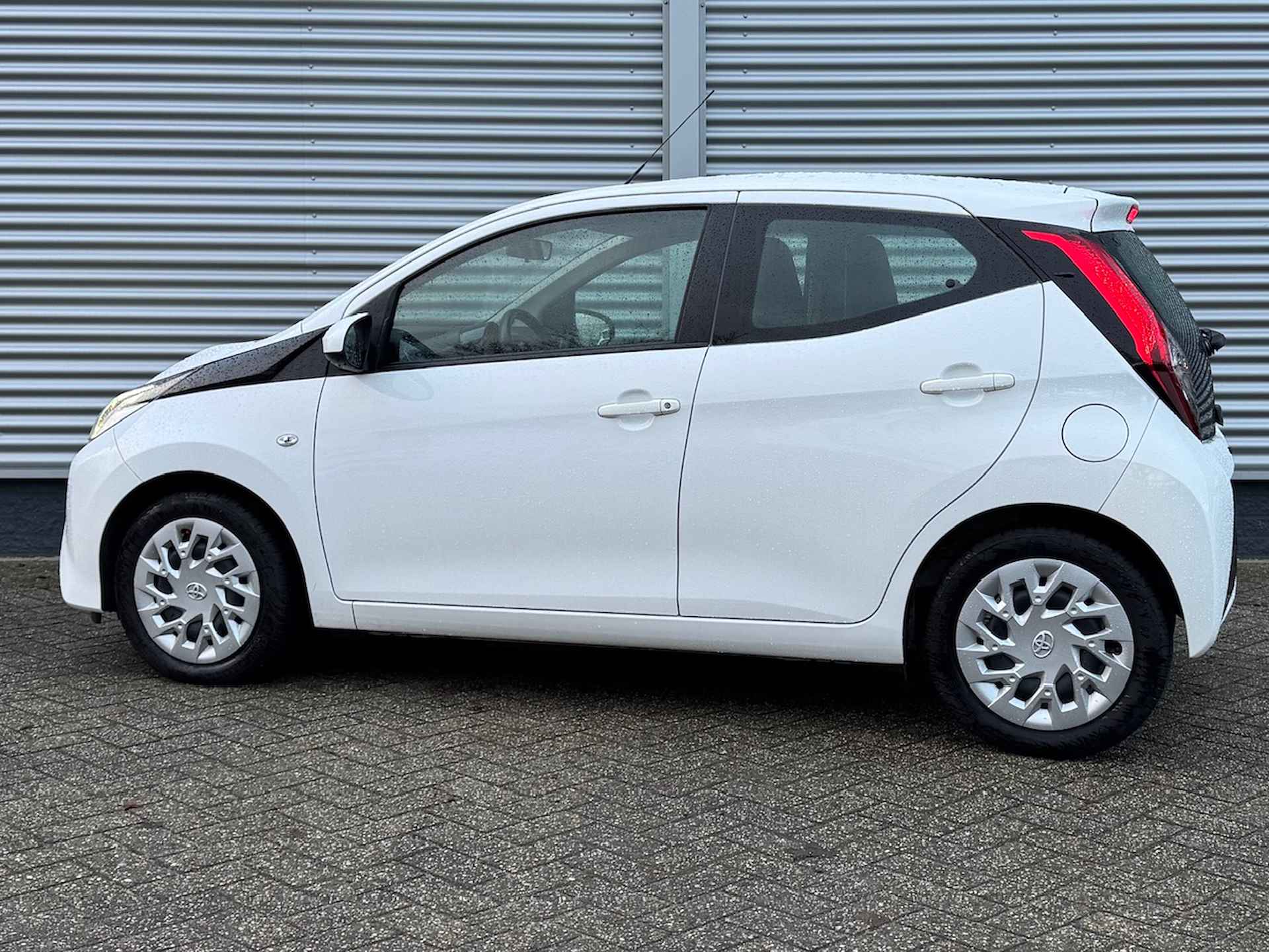 TOYOTA Aygo 1.0 VVT-i 72pk 5D x-play | Airco | Apple Carplay/Android Auto | Camera | - 3/40