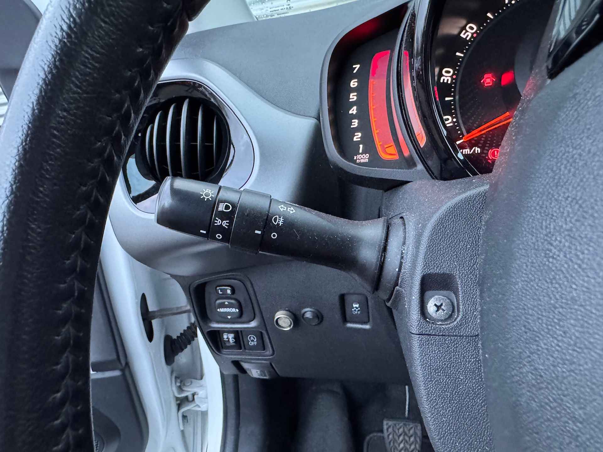 TOYOTA Aygo 1.0 VVT-i 72pk 5D x-play | Airco | Apple Carplay/Android Auto | Camera | - 17/40