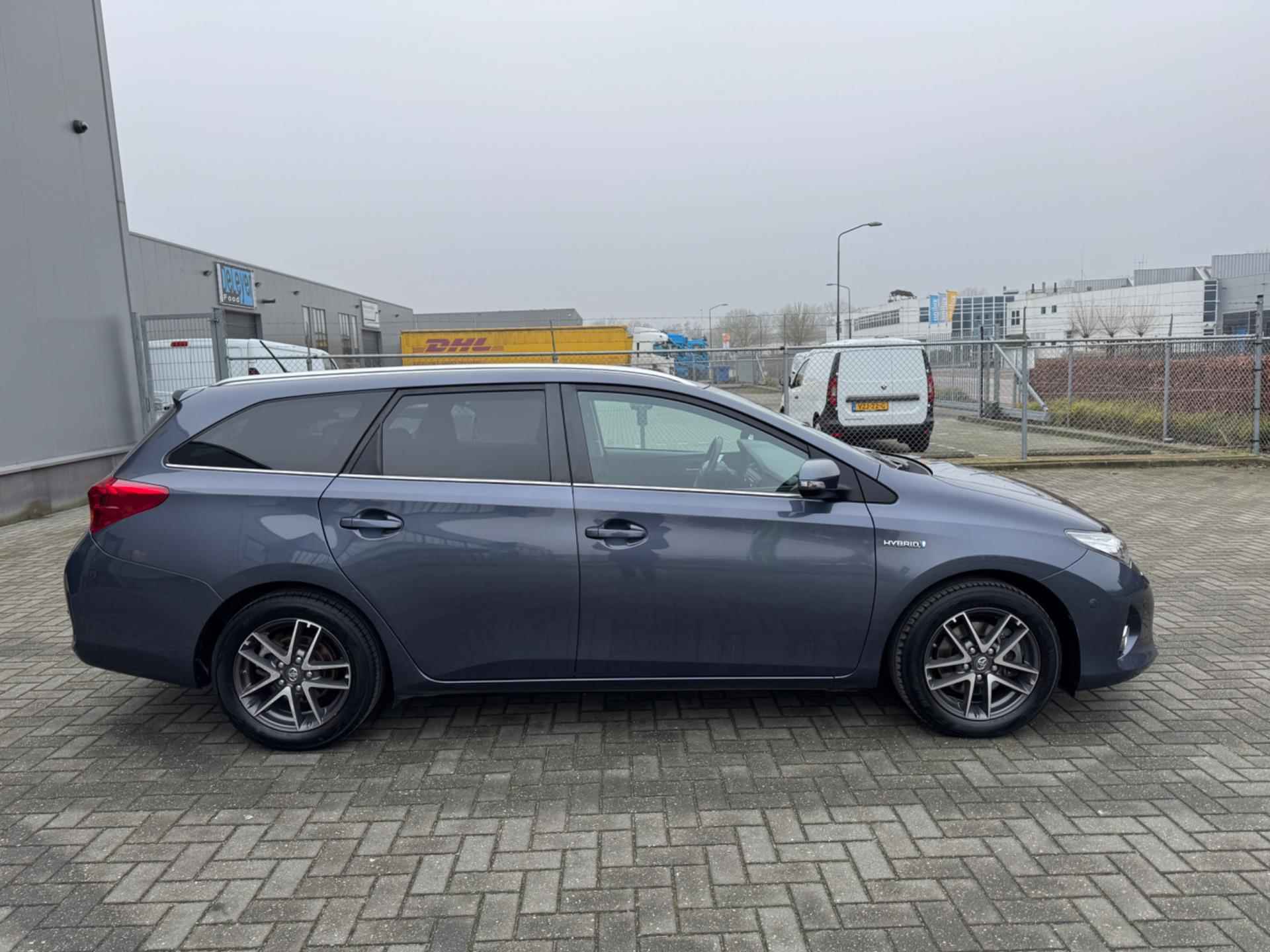 Toyota Auris Touring Sports 1.8 Hybrid Lease - 5/33