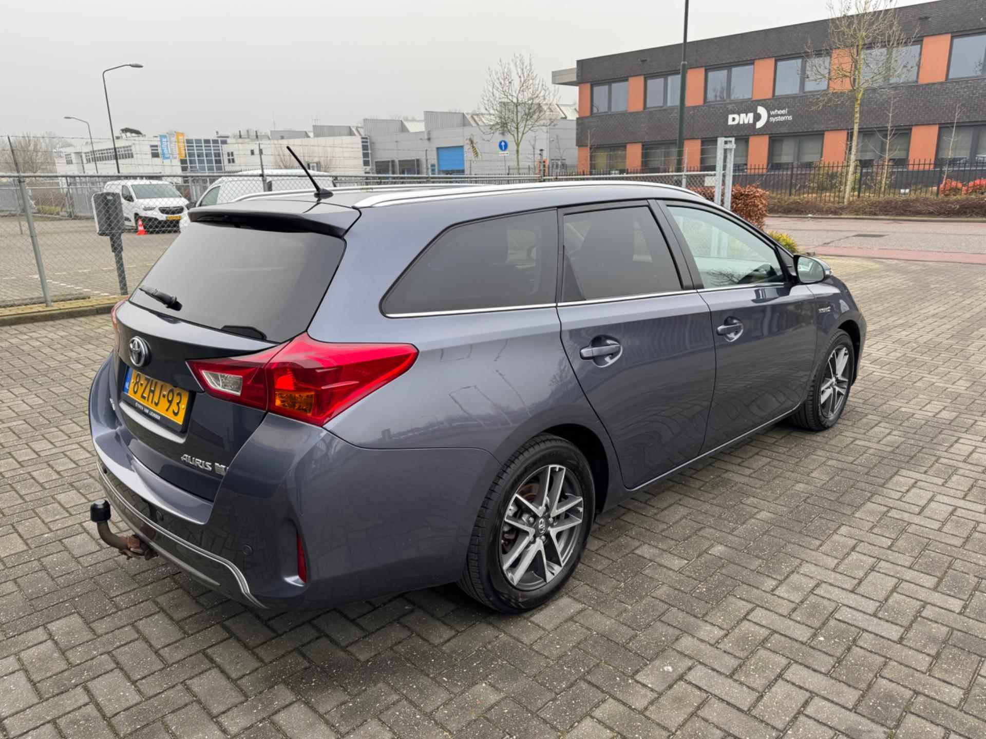 Toyota Auris Touring Sports 1.8 Hybrid Lease - 6/33