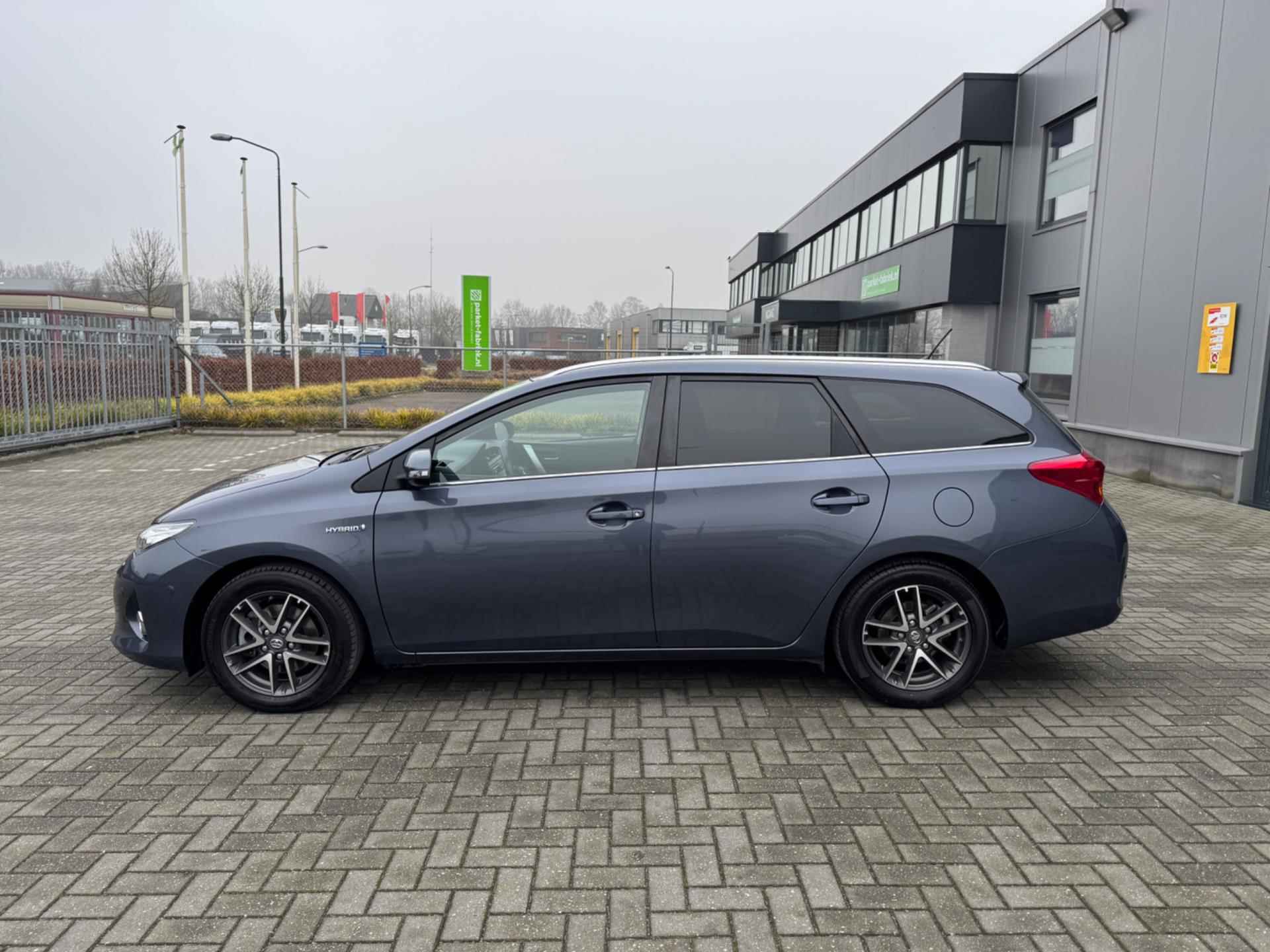 Toyota Auris Touring Sports 1.8 Hybrid Lease - 9/33