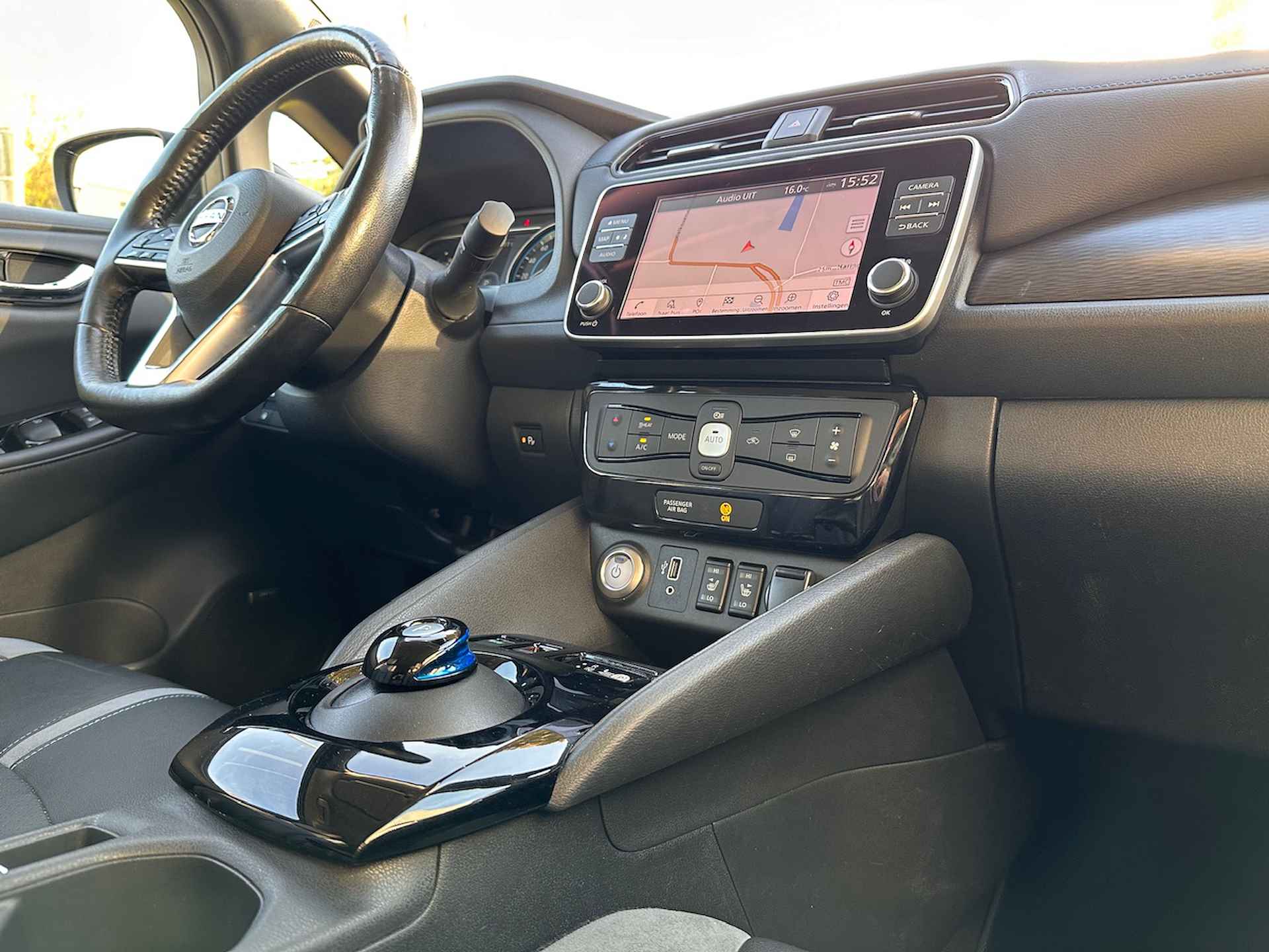 NISSAN Leaf Electric e+ 62kWh Tekna | Navigatie | Leder | Keyless | App connect | 360-camera - 25/30