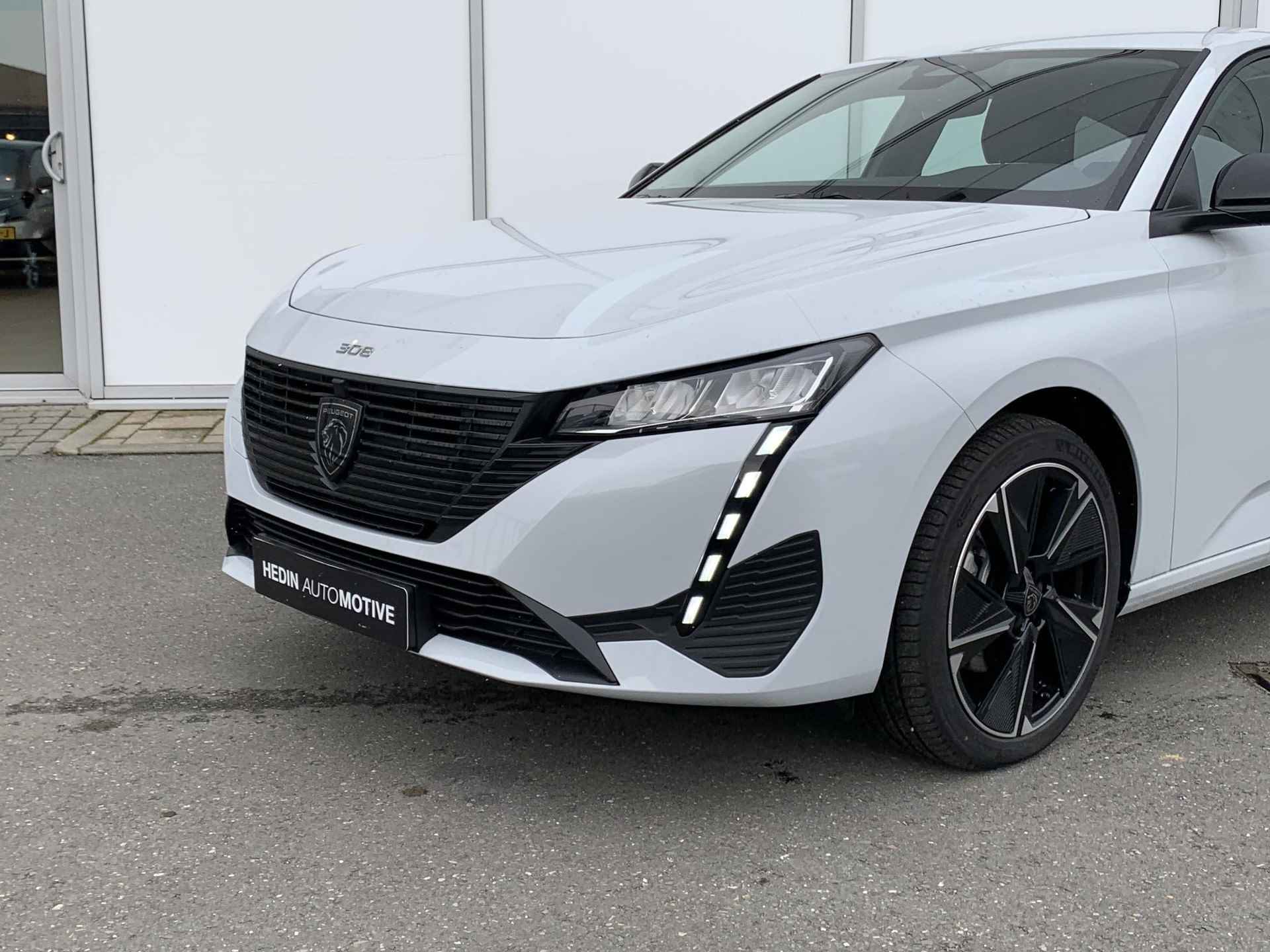 Peugeot e-308 SW Style EV 54 kWh Climate Control | Adaptive Cruisecontrol | 18"Lichtmetalen Velgen | Apple Carplay & Andriod Auto - 6/19