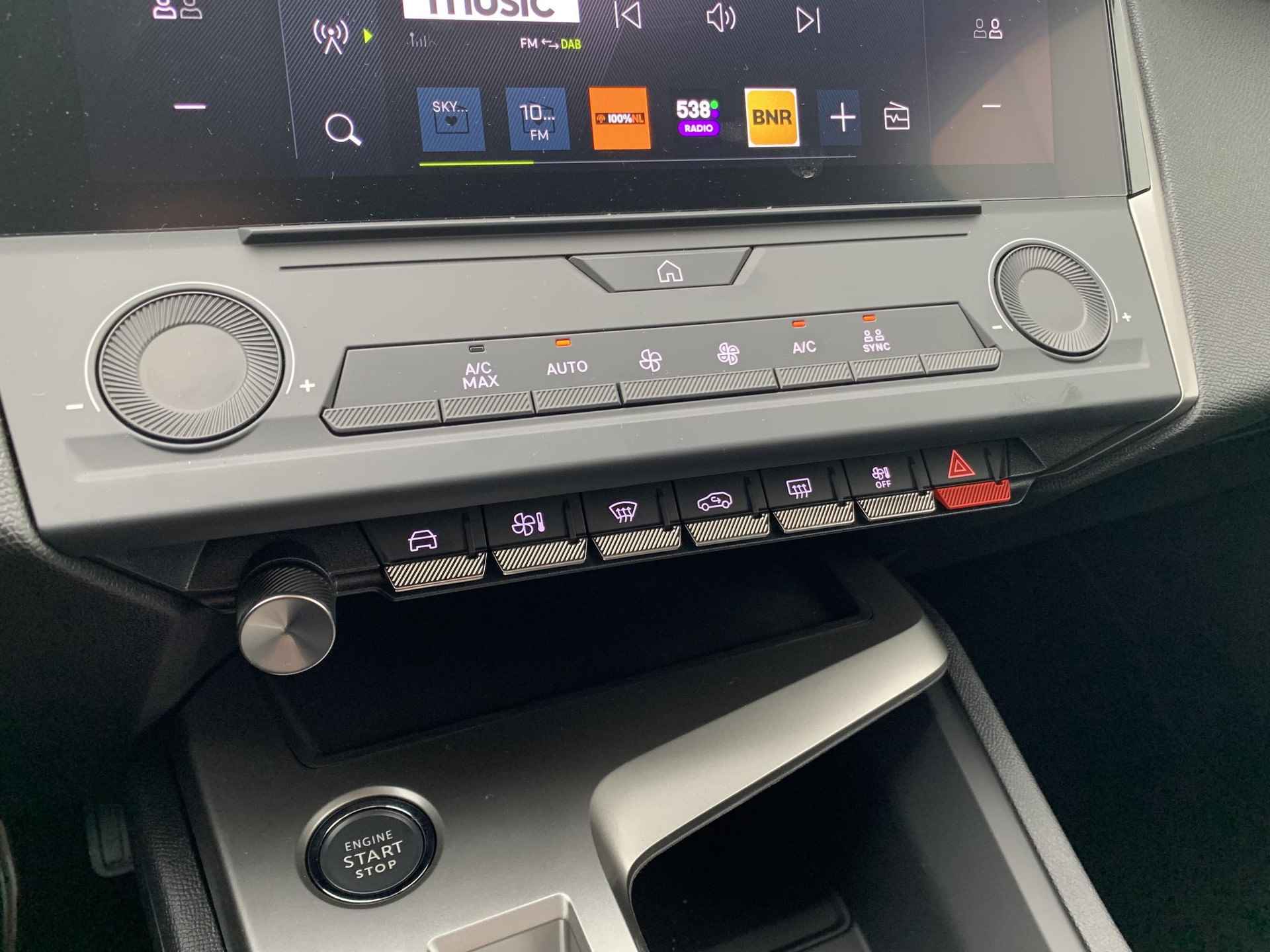 Peugeot e-308 SW Style EV 54 kWh Climate Control | Adaptive Cruisecontrol | 18"Lichtmetalen Velgen | Apple Carplay & Andriod Auto - 10/19