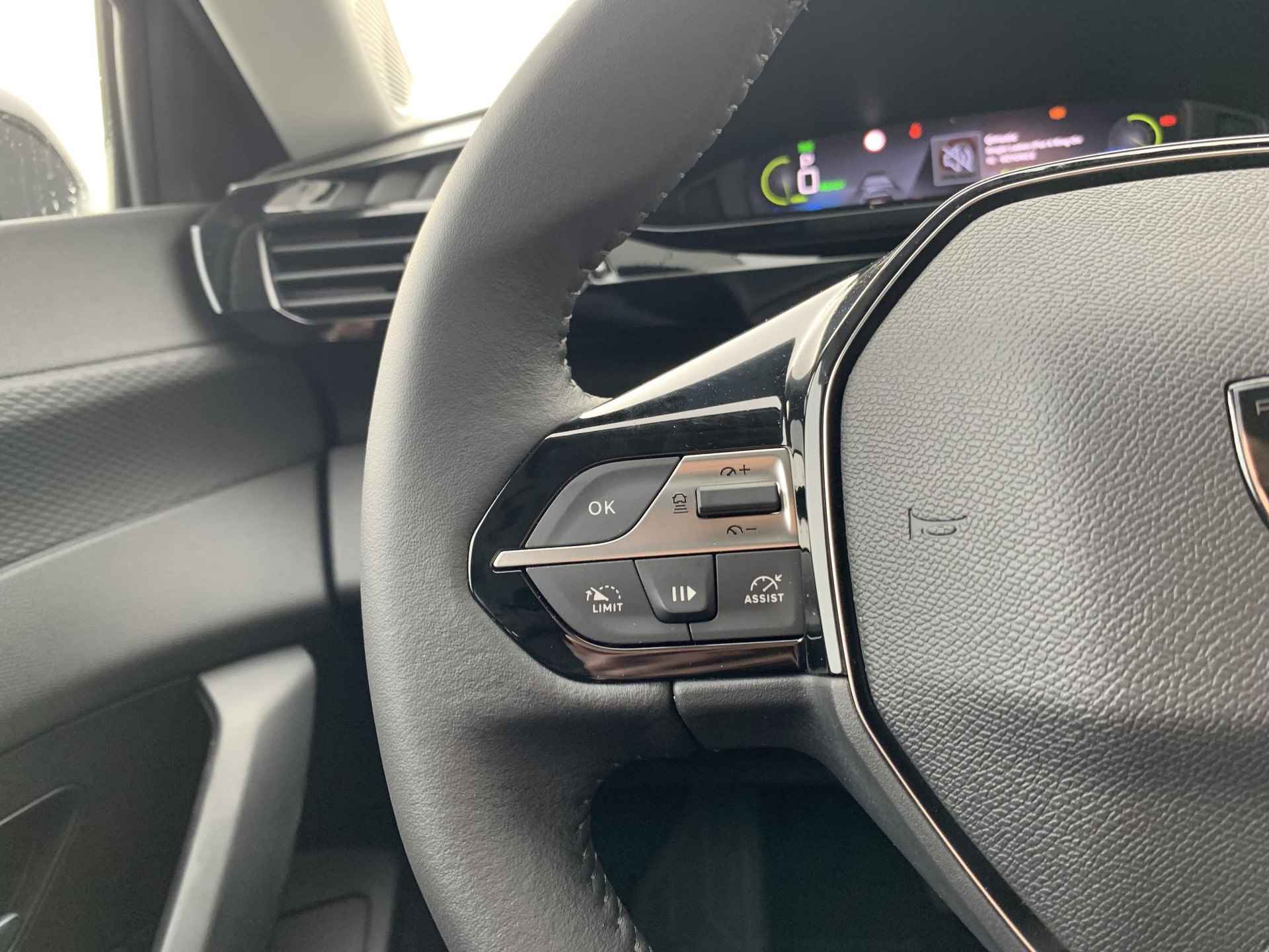 Peugeot e-308 SW Style EV 54 kWh Climate Control | Adaptive Cruisecontrol | 18"Lichtmetalen Velgen | Apple Carplay & Andriod Auto - 13/19