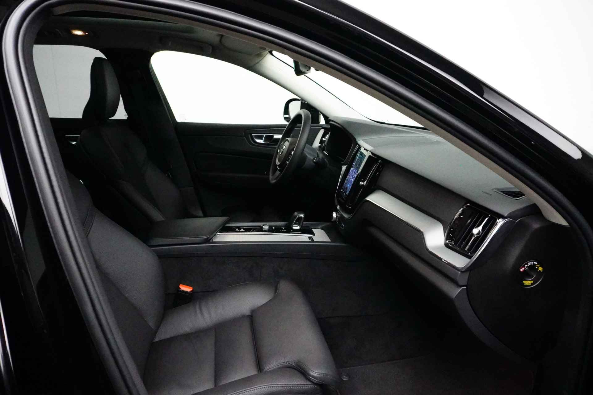 Volvo XC60 T6 AWD Plus Dark | Panoramadak | Adaptive Cruise | 21 Inch | Camera | Memory Seats | BLIS | Trekhaak - 6/32