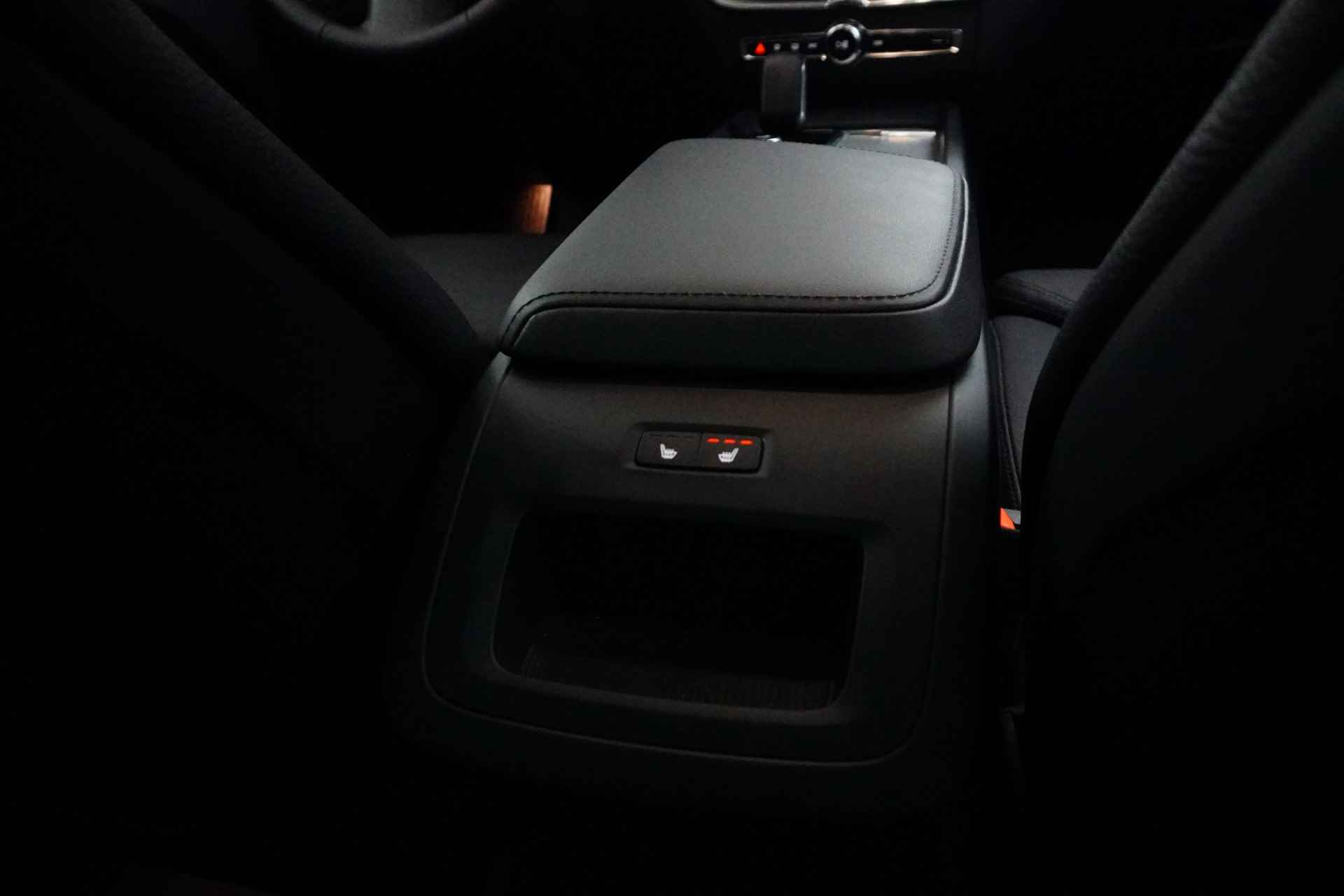 Volvo XC60 T6 AWD Plus Dark | Panoramadak | Adaptive Cruise | 21 Inch | Camera | Memory Seats | BLIS | Trekhaak - 9/32