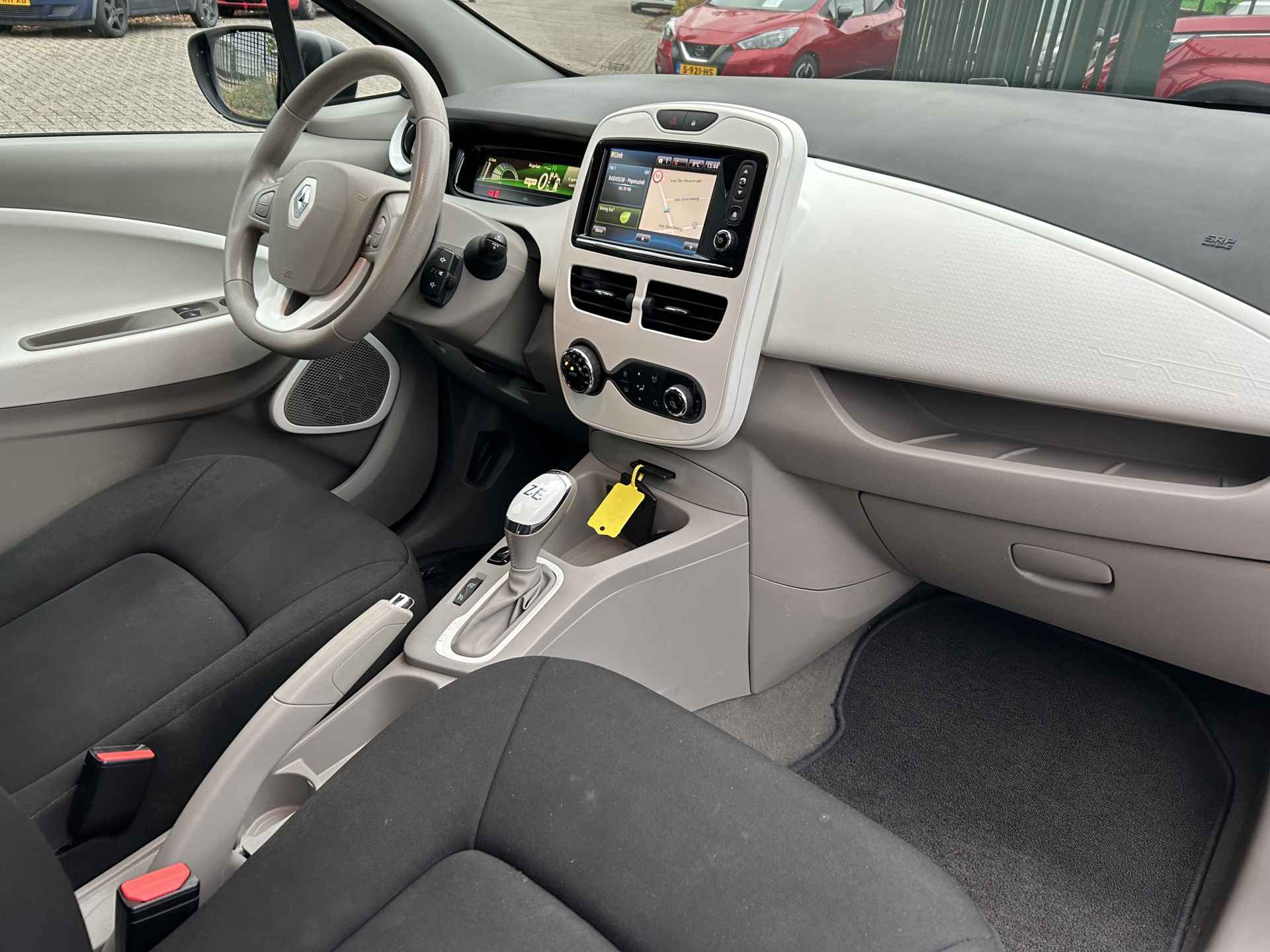 Renault ZOE Q90 Life 41 kWh (300km) € 7350 NA SUBSIDIE INCL.ACCU/GARANTIE/CLIMA/CRUISE/NAVI/LICHTMETAAL rijklaarprijs! - 5/16