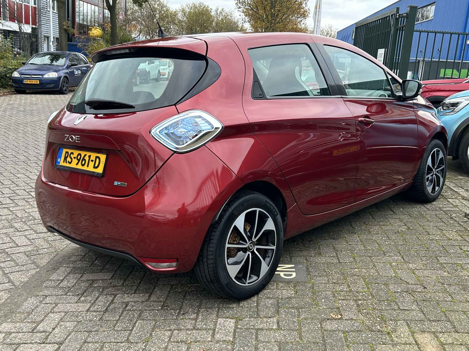 Renault ZOE Q90 Life 41 kWh (300km) € 7350 NA SUBSIDIE INCL.ACCU/GARANTIE/CLIMA/CRUISE/NAVI/LICHTMETAAL rijklaarprijs! - 15/16