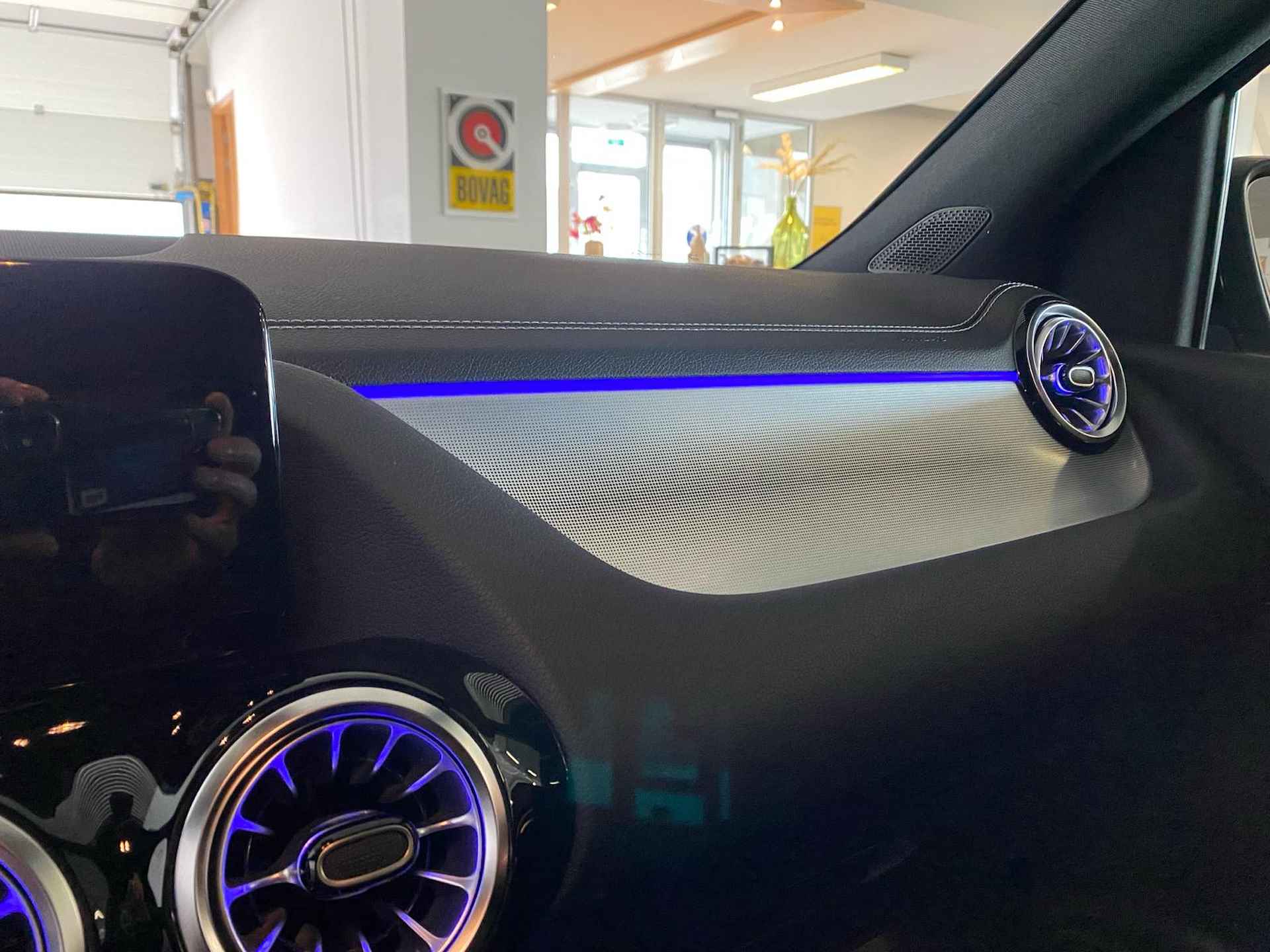 Mercedes B-Klasse B250e AUTOMAAT AMG NIGHT EDITION | Navi | Camera | Sfeerverlichting | Led | Apple Carplay | Leer Alcantara | - 52/57