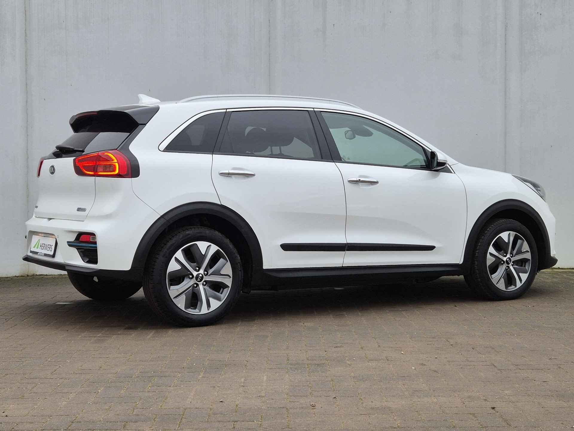 Kia e-Niro KIA NIRO EV 64KW 204pk / 3 Fase Laden + CCS / Lichtmetalen wielen 17“ / Stuur- en Stoelverwarming / Dealer onderhouden / Apple Carplay Android Auto / Achteruitrijcamera / - 3/55