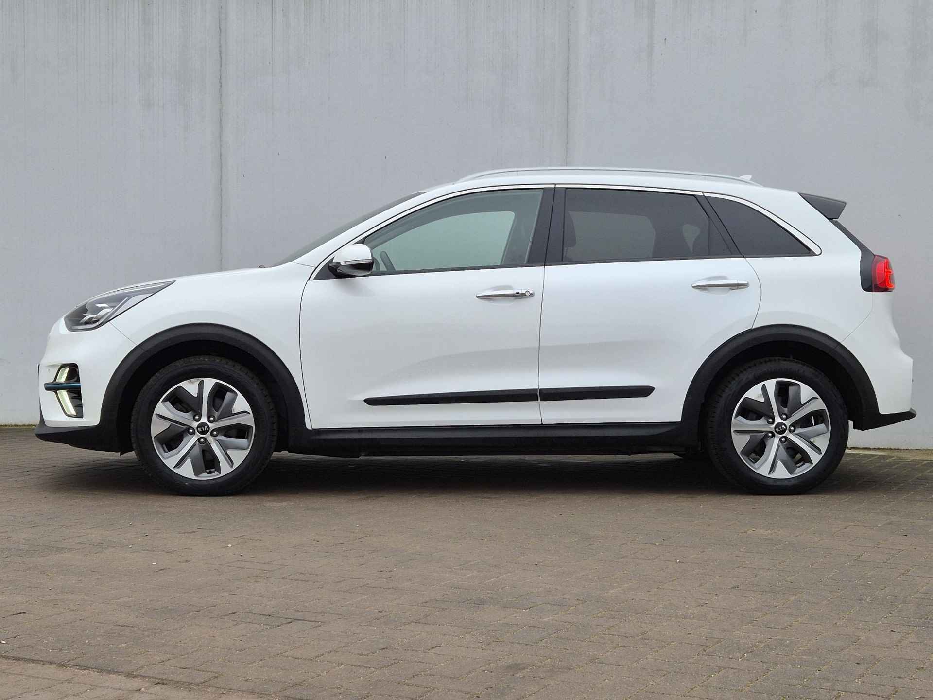 Kia e-Niro KIA NIRO EV 64KW 204pk / 3 Fase Laden + CCS / Lichtmetalen wielen 17“ / Stuur- en Stoelverwarming / Dealer onderhouden / Apple Carplay Android Auto / Achteruitrijcamera / - 19/55