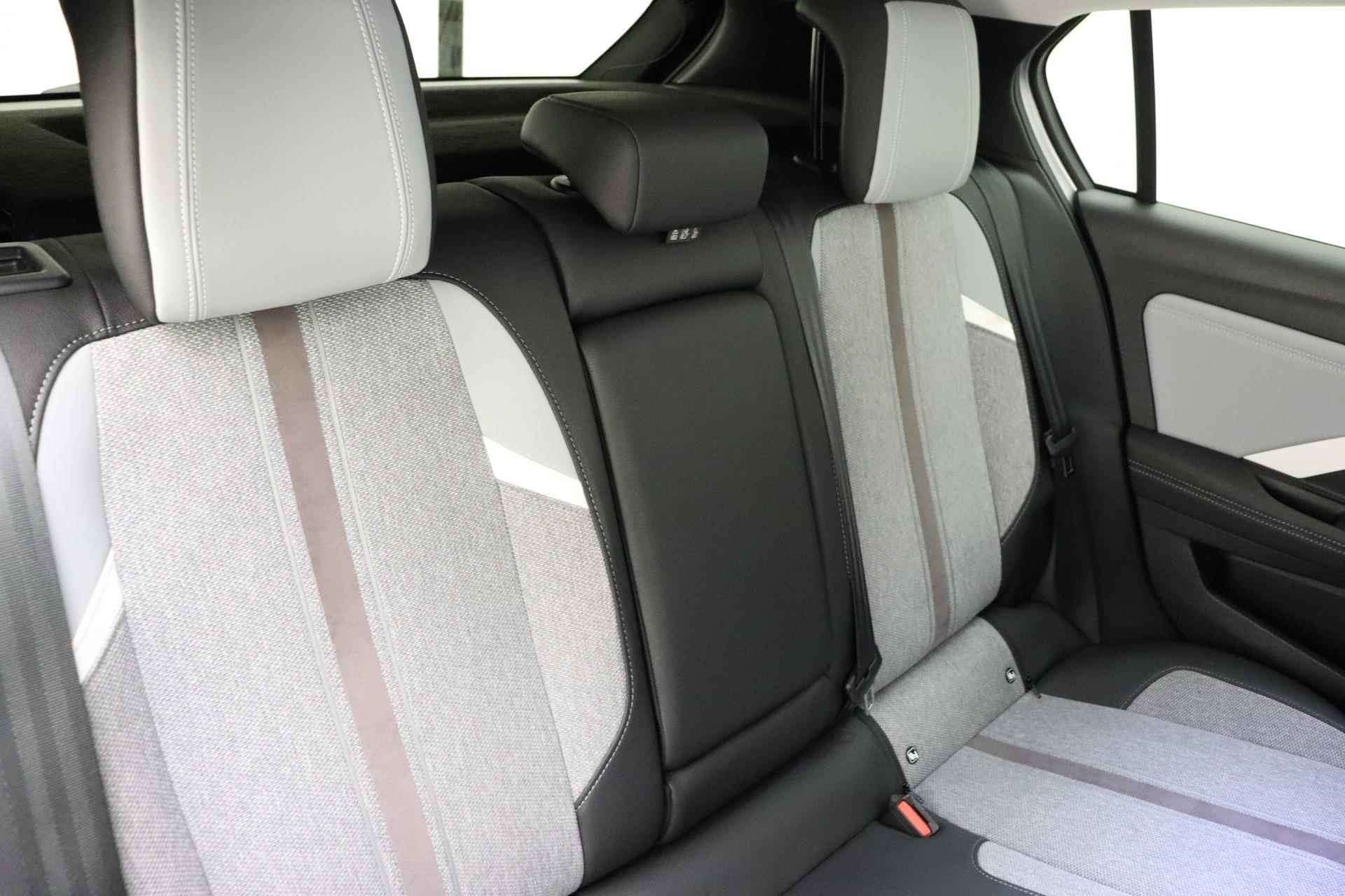 Opel Astra 1.2 GS Line 130 PK Automaat | Navigatie via Apple Carplay | Climate control | Camera | Getint glas | Lichtmetalen velgen - 16/38