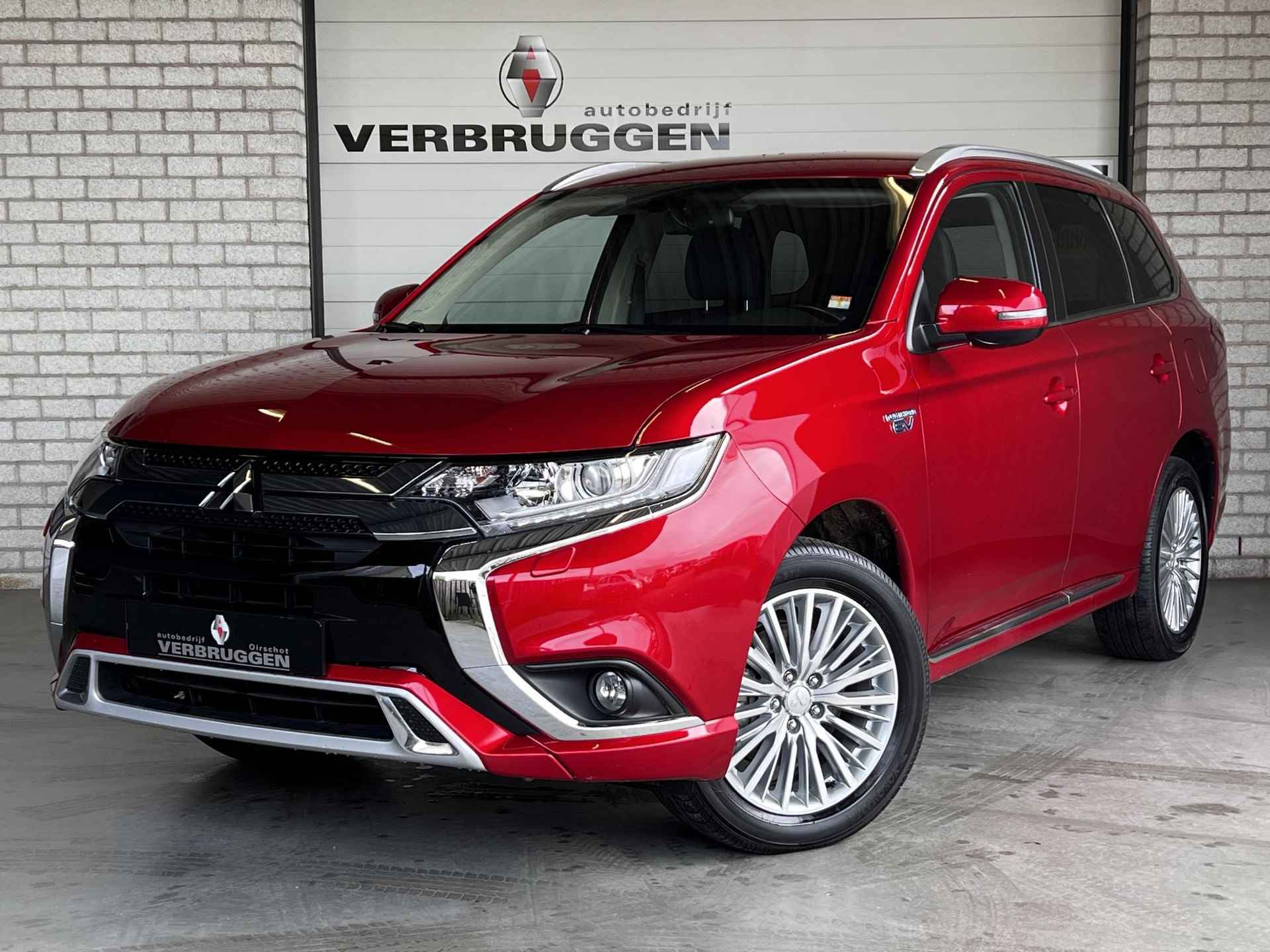 Mitsubishi Outlander 2.4 PHEV Intense | Trekhaak | 18" LMV | Carplay | Camera | Navi | All-in rijklaarprijs